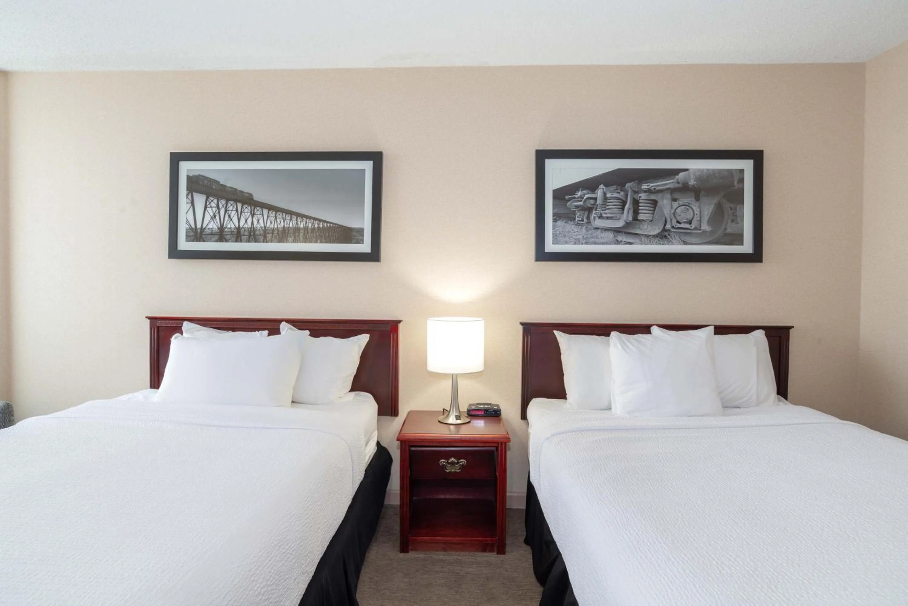 Photo of the whole room, Bed in Sandman Hotel Lethbridge