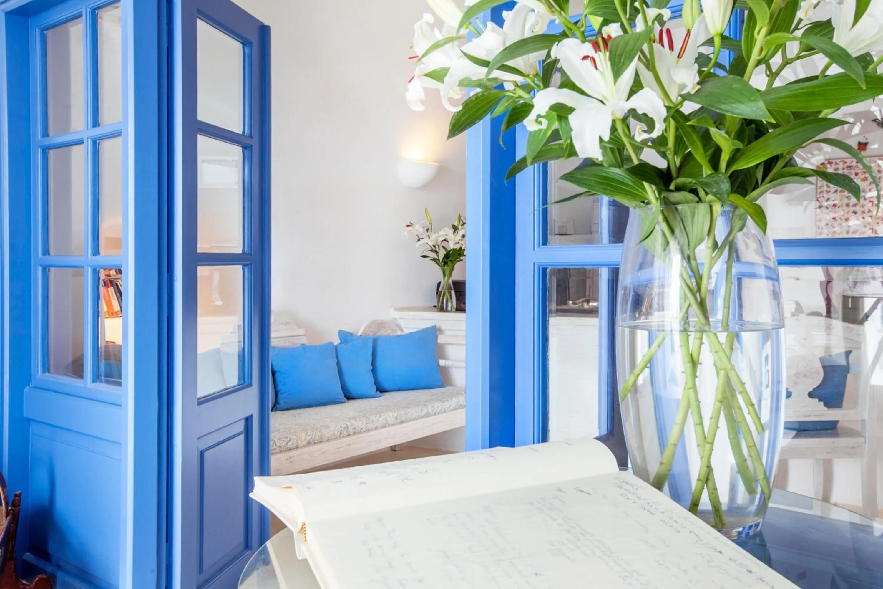 Facade/entrance, Bed in Esperas