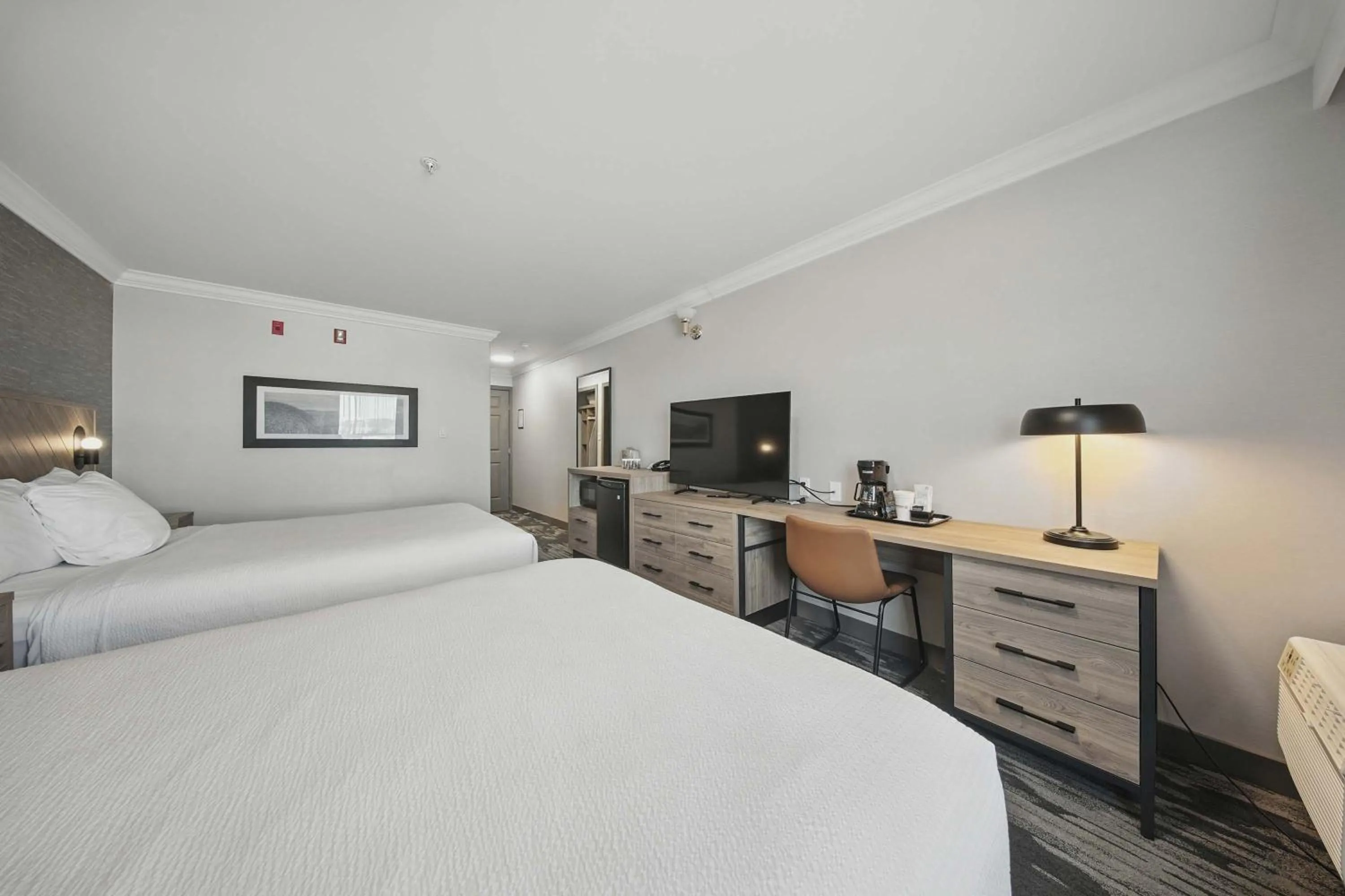 Photo of the whole room, Bed in Sandman Hotel Red Deer