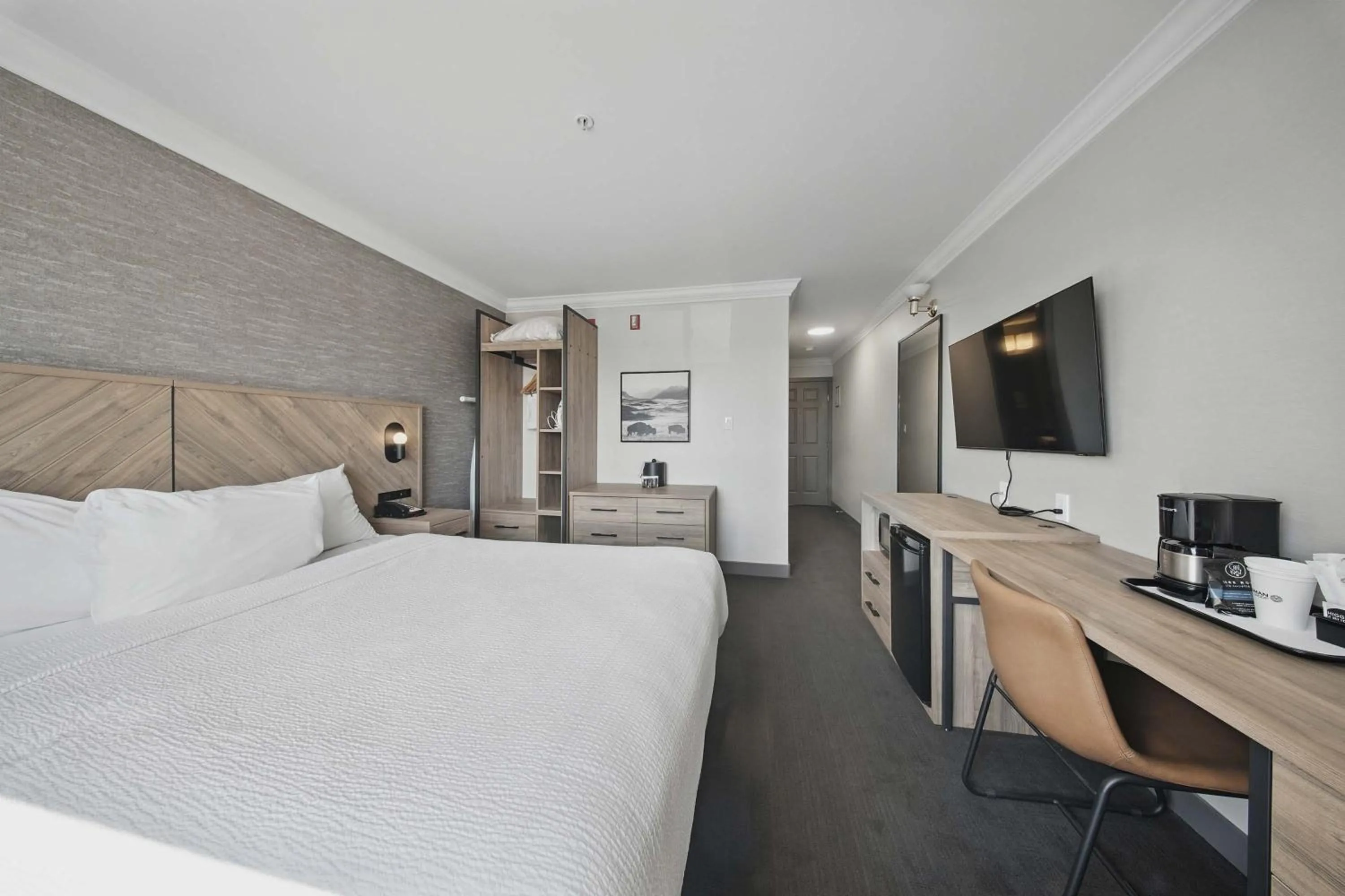 Photo of the whole room, Bed in Sandman Hotel Red Deer