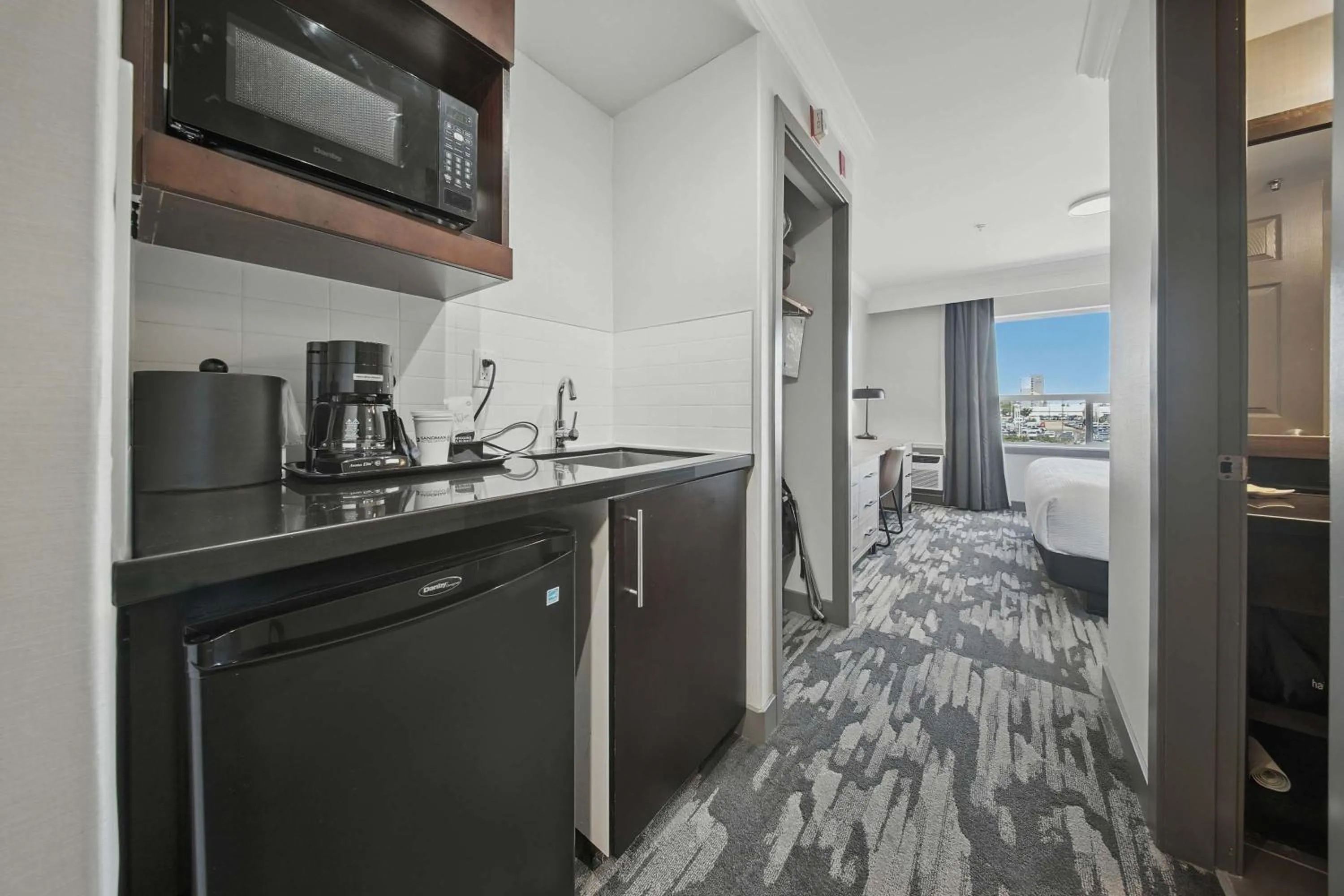 Kitchen or kitchenette in Sandman Hotel Red Deer