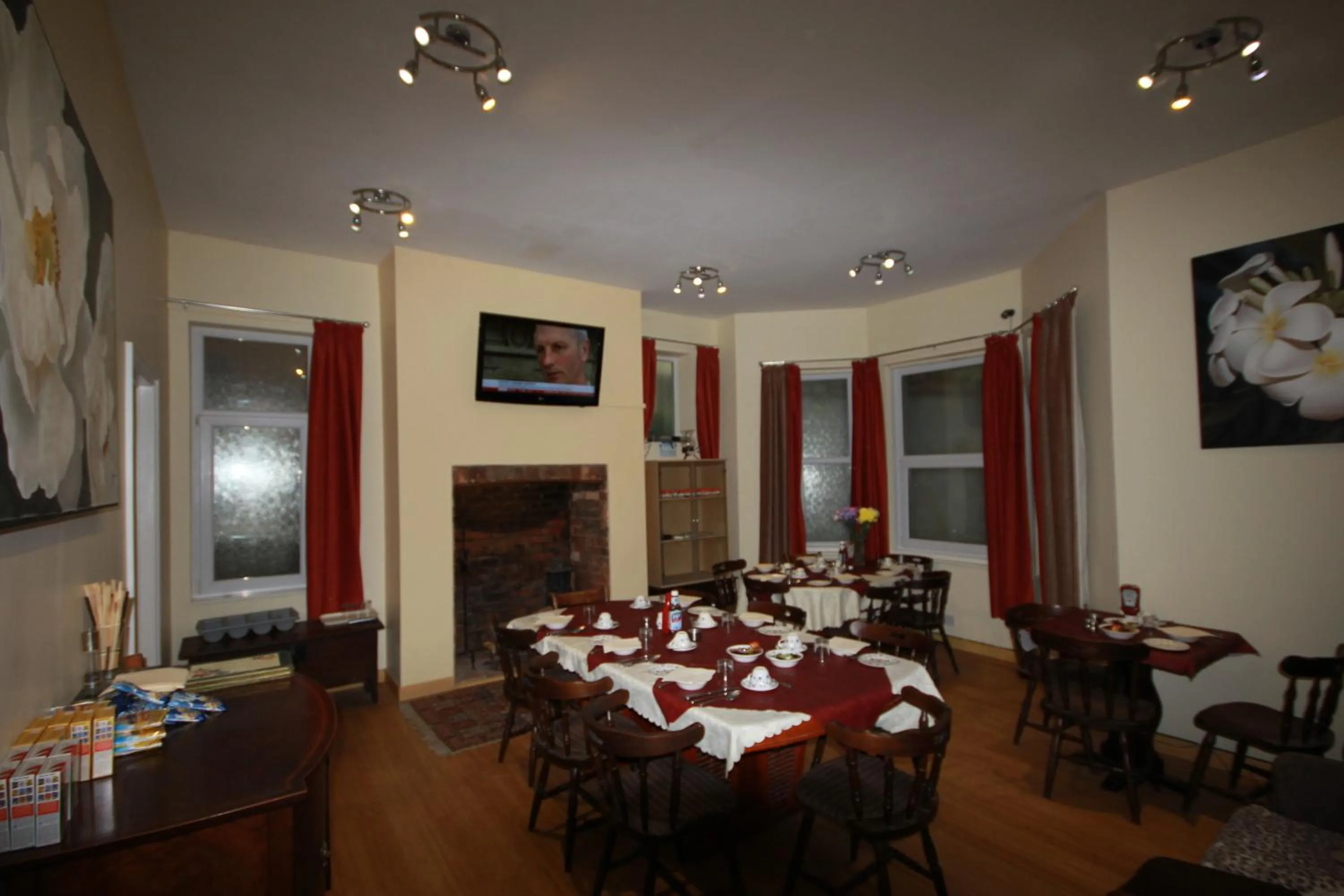 Restaurant/places to eat in Dolphins Hotel