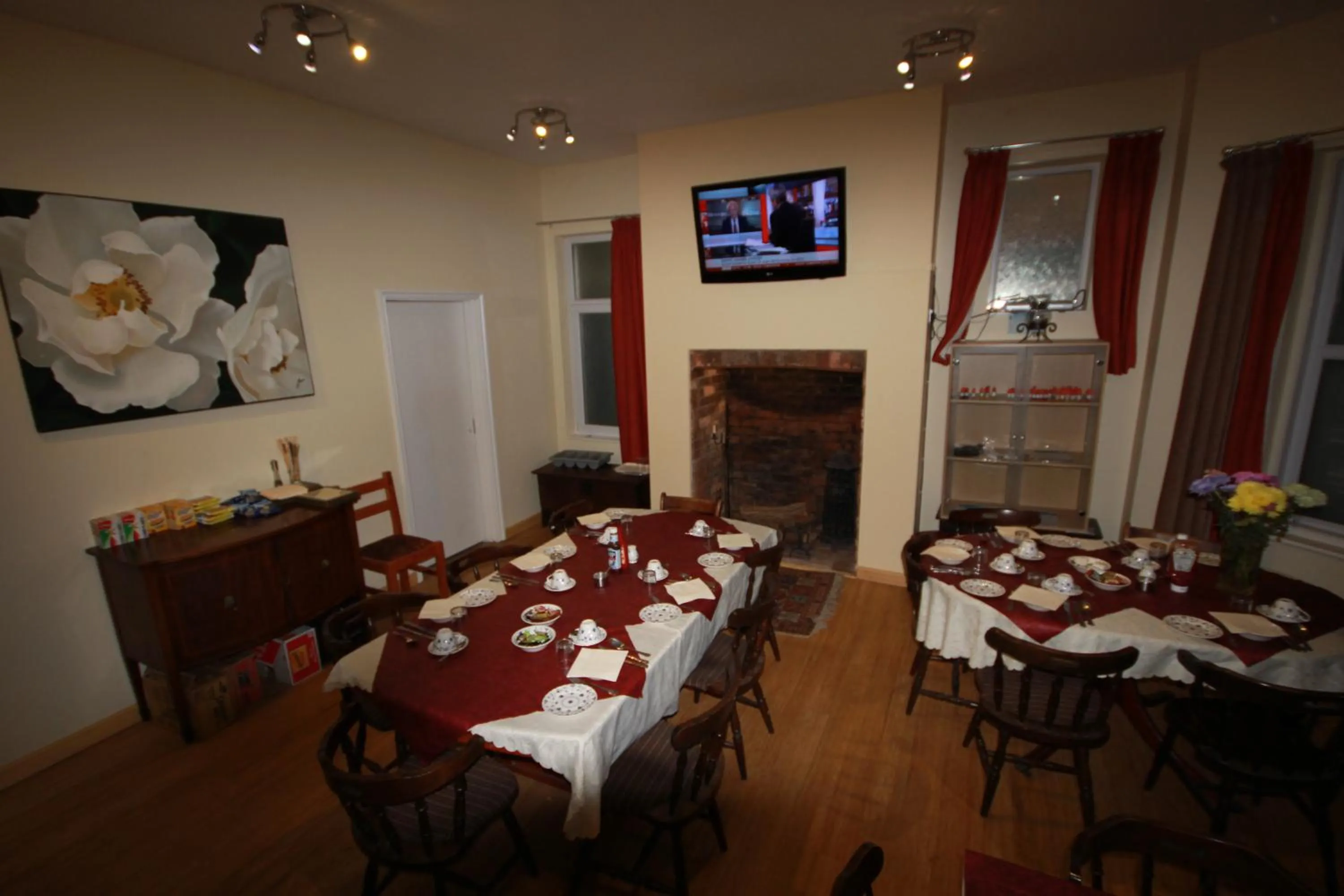 Restaurant/places to eat in Dolphins Hotel