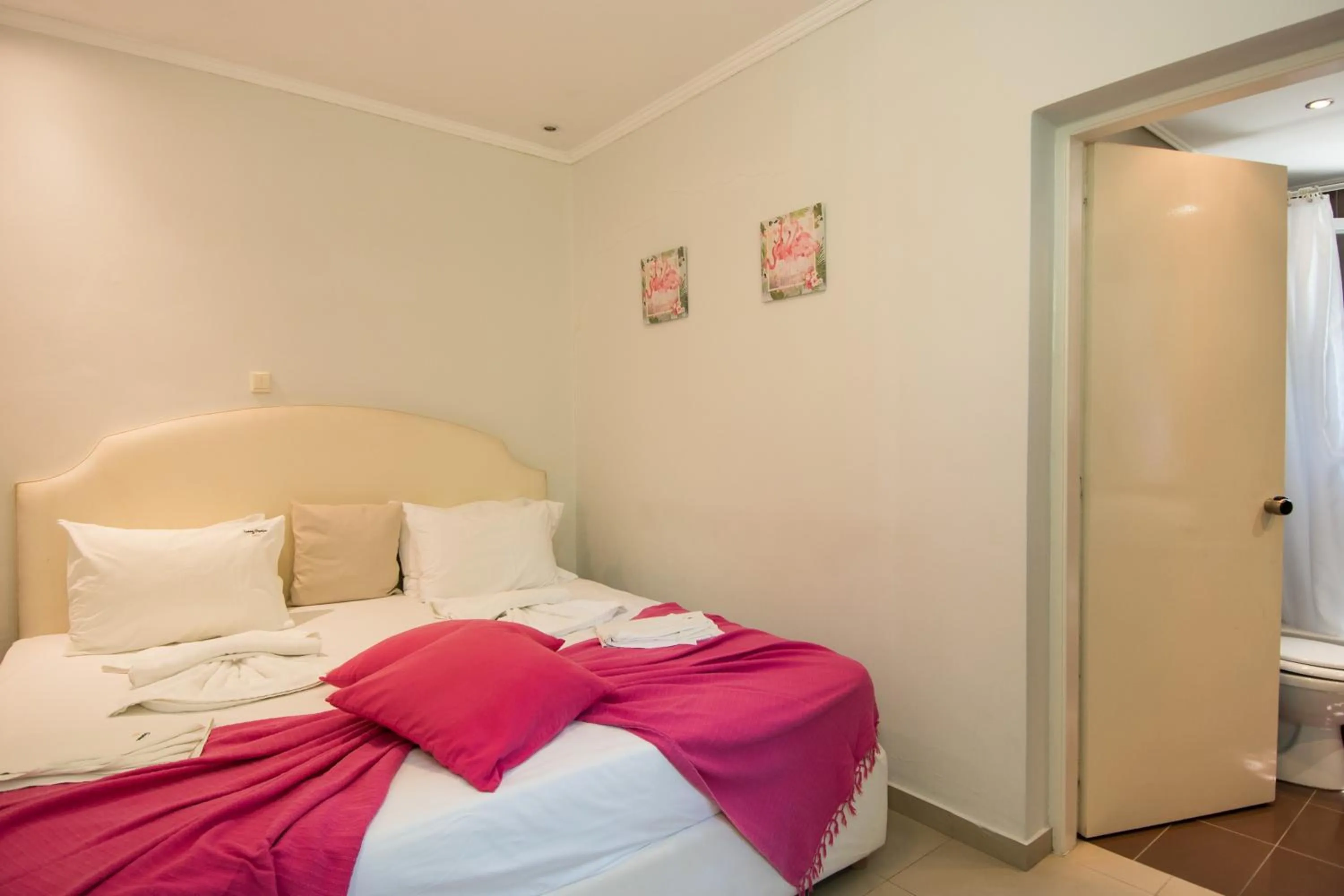 Bed in Sunny Garden Hotel