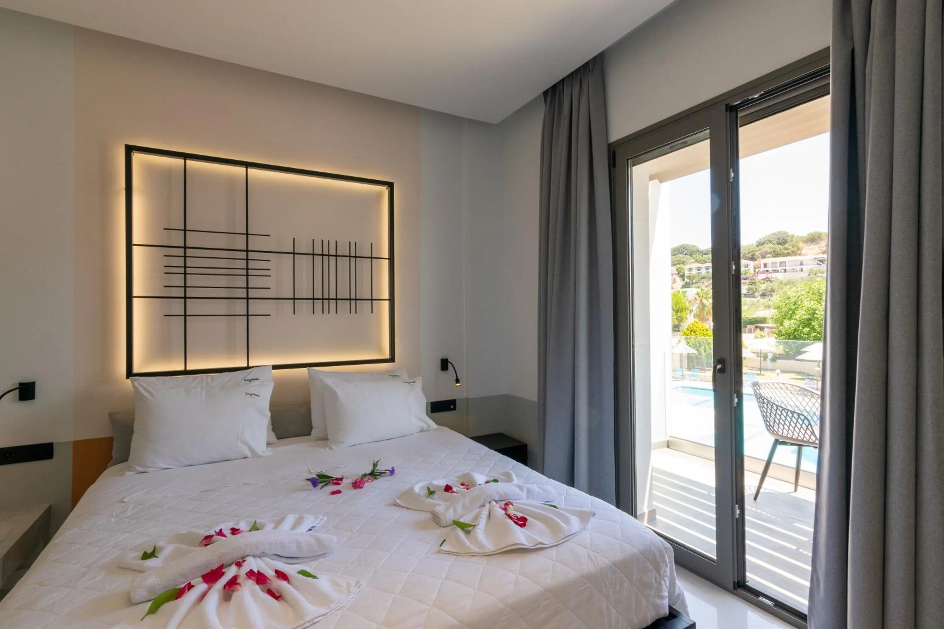 Bedroom, Bed in Sunny Garden Hotel