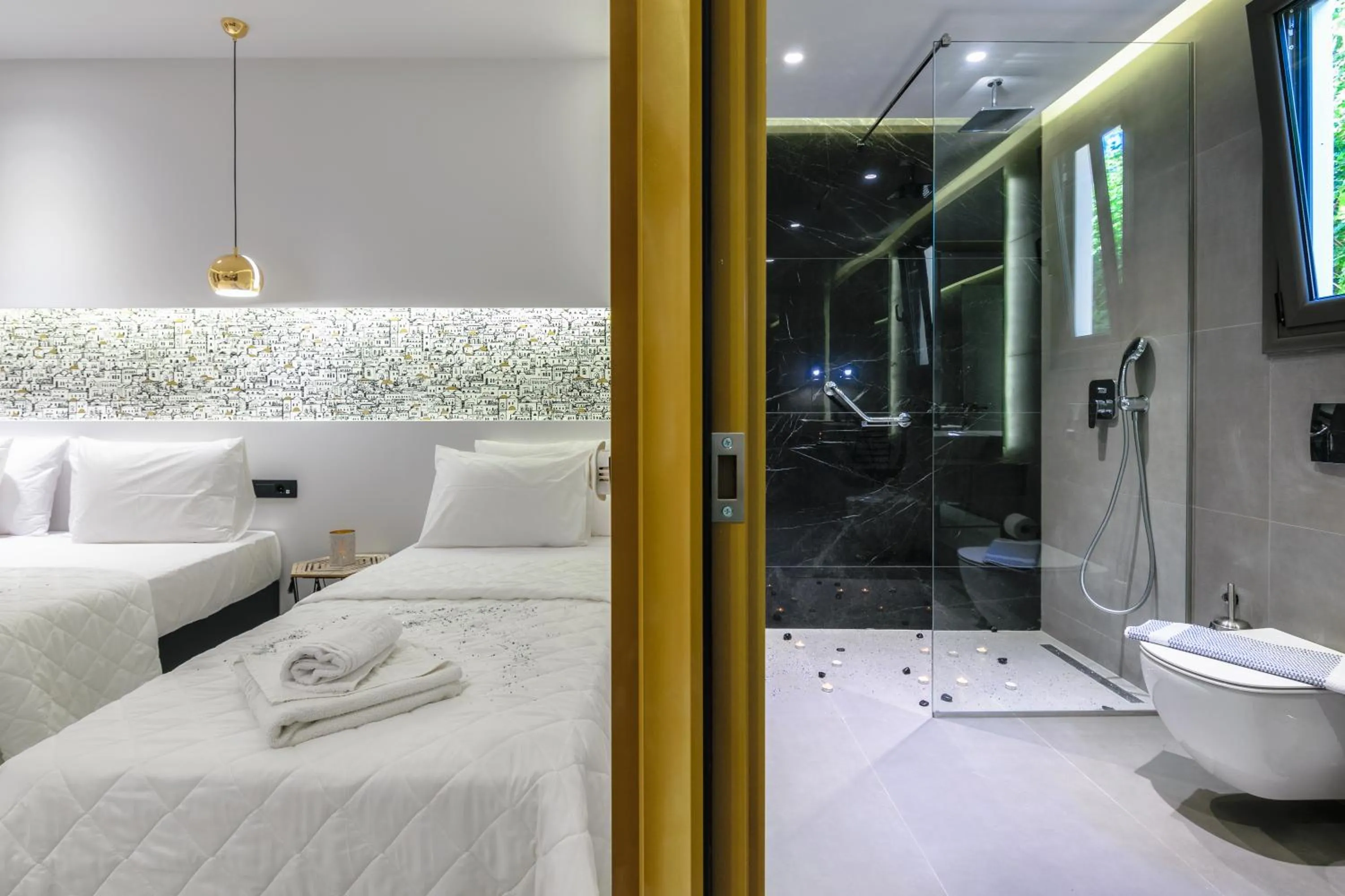 Bathroom, Bed in Sunny Garden Hotel