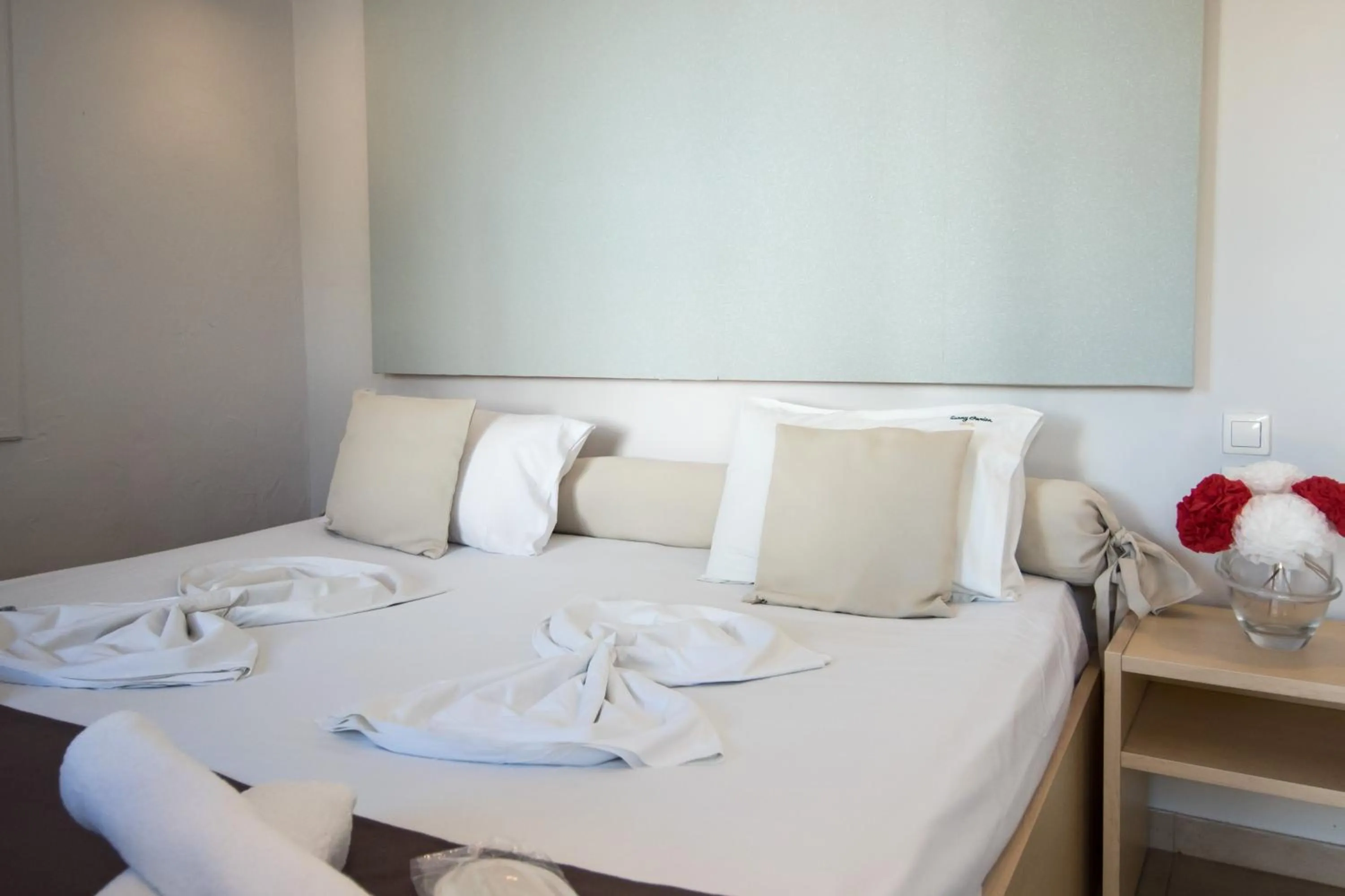 Bed in Sunny Garden Hotel