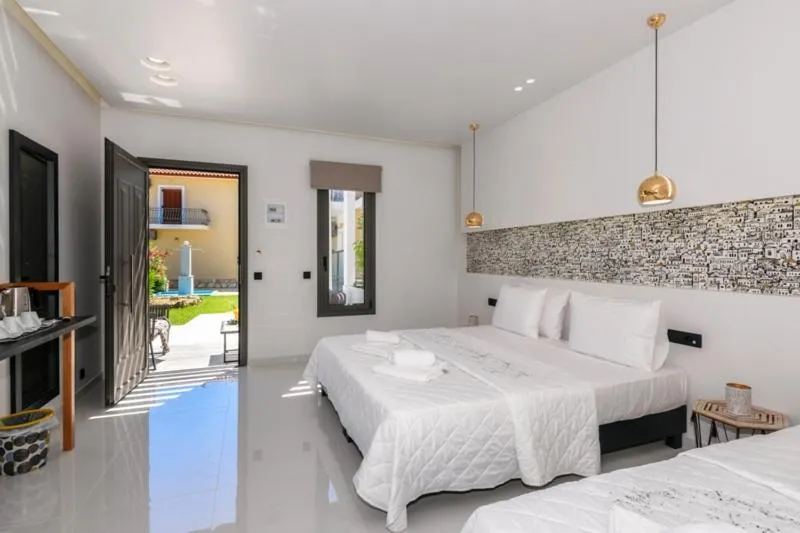 Balcony/Terrace, Bed in Sunny Garden Hotel