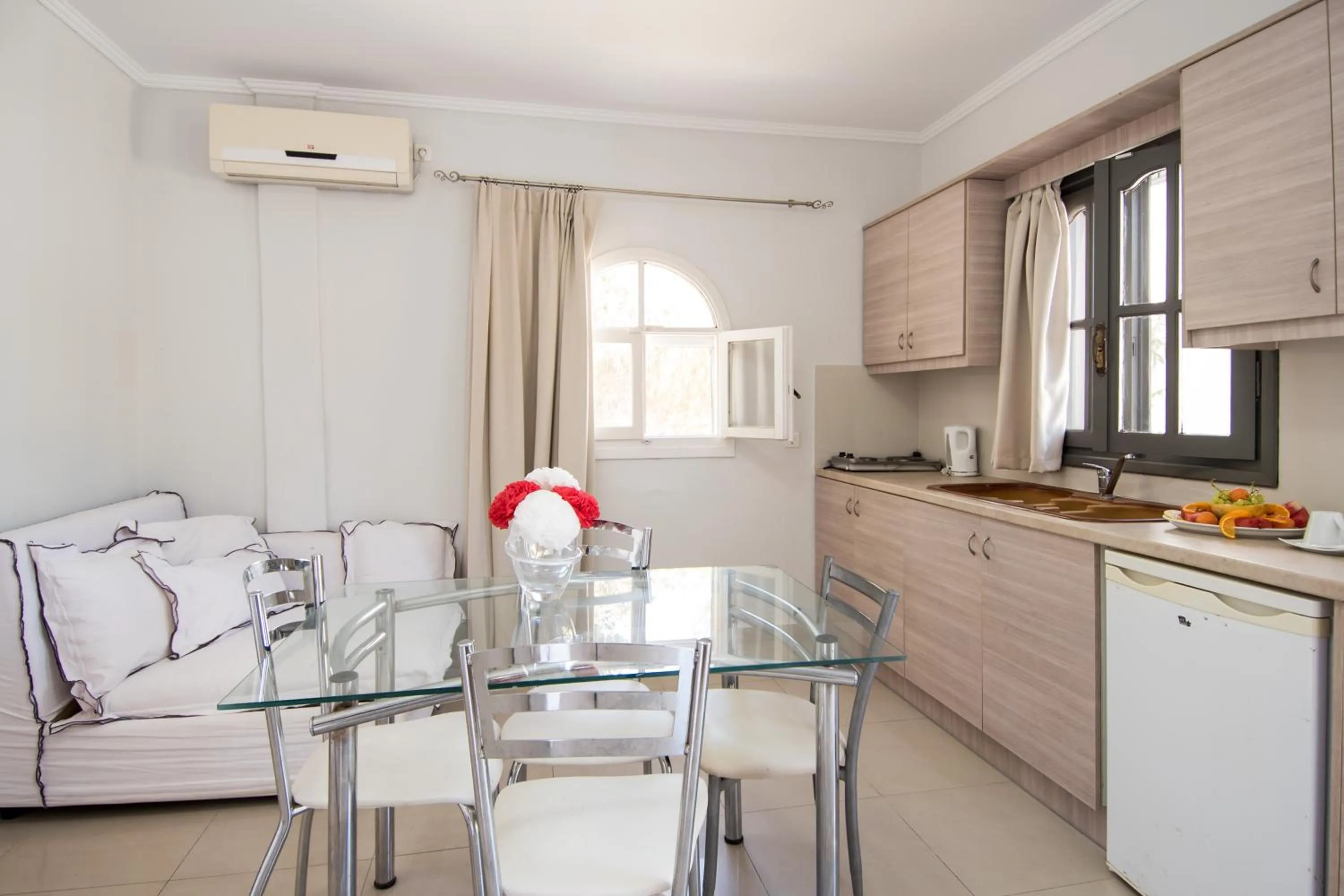 Kitchen or kitchenette in Sunny Garden Hotel