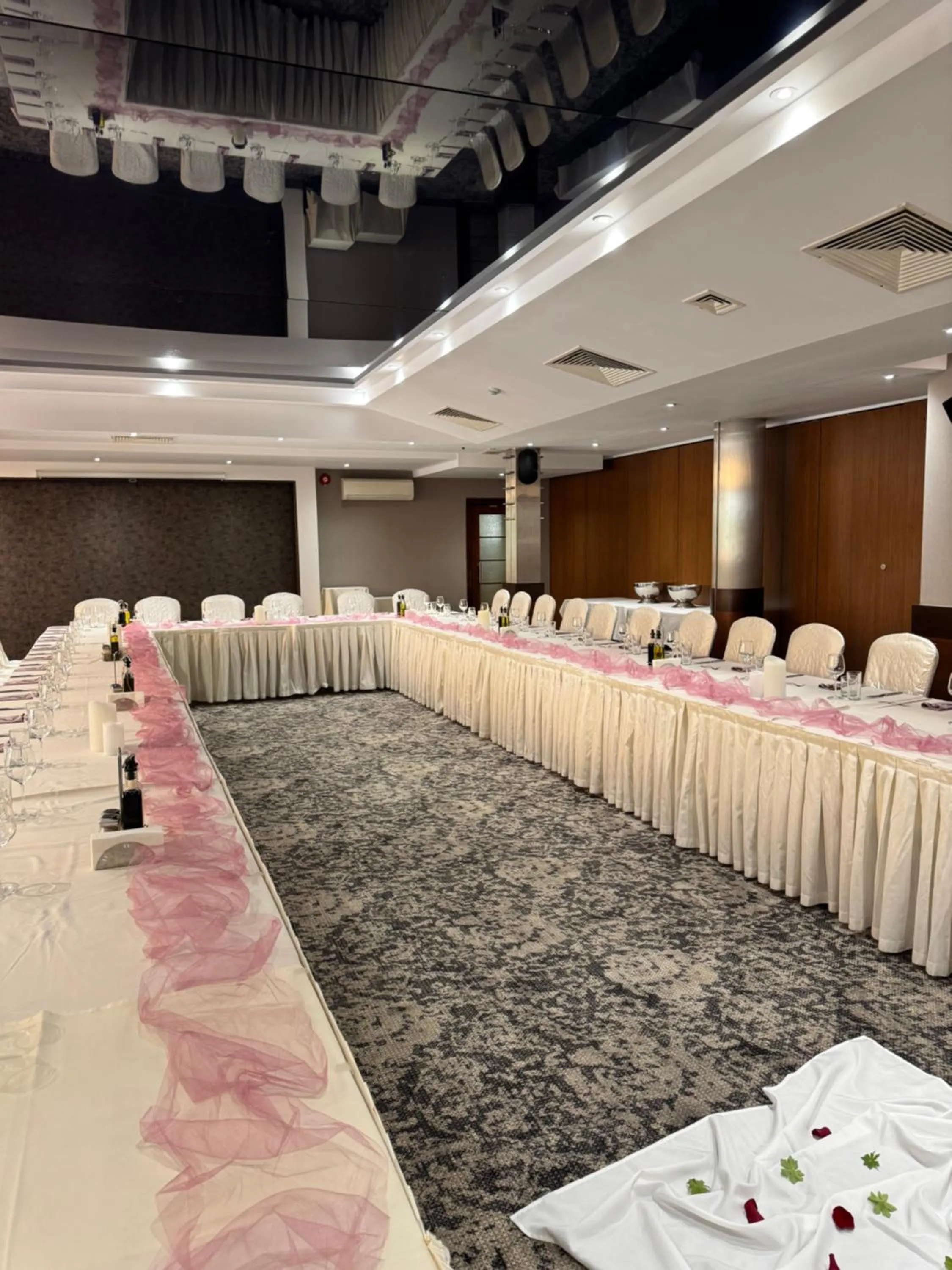 Meeting/conference room in Hotel Forum - Free Parking for cars