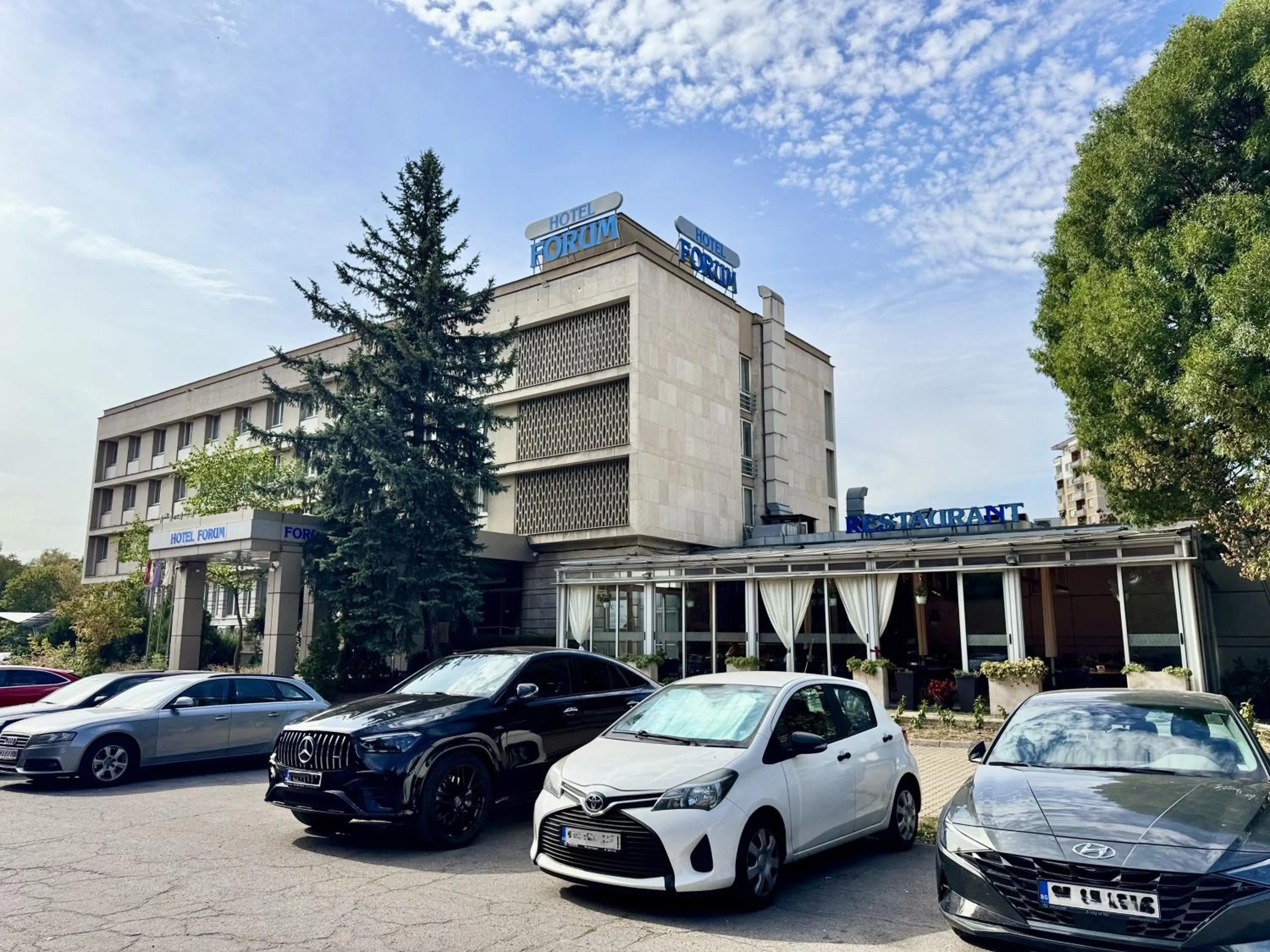 Property building in Hotel Forum - Free Parking for cars