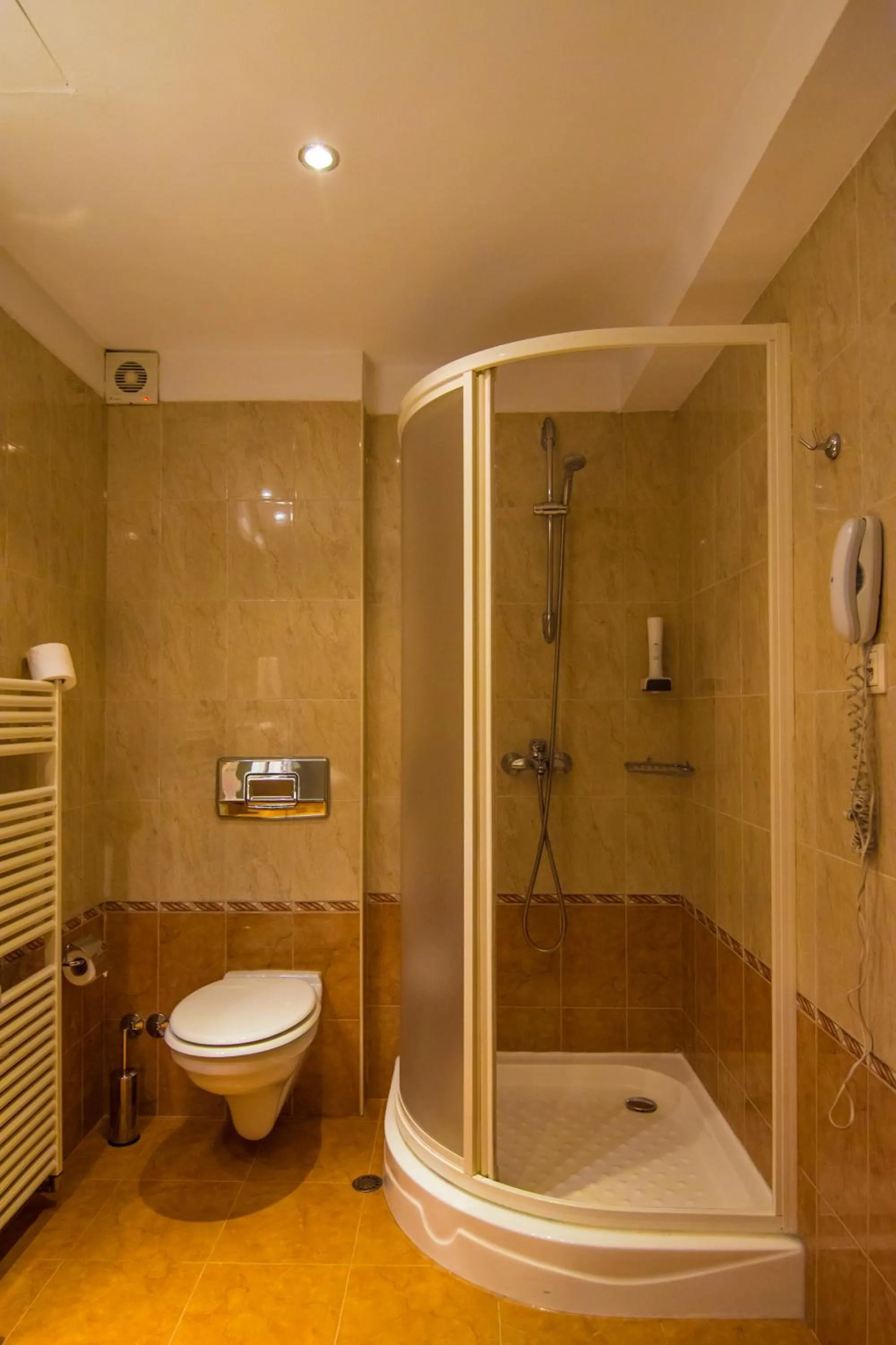 Shower in Hotel Forum - Free Parking for cars