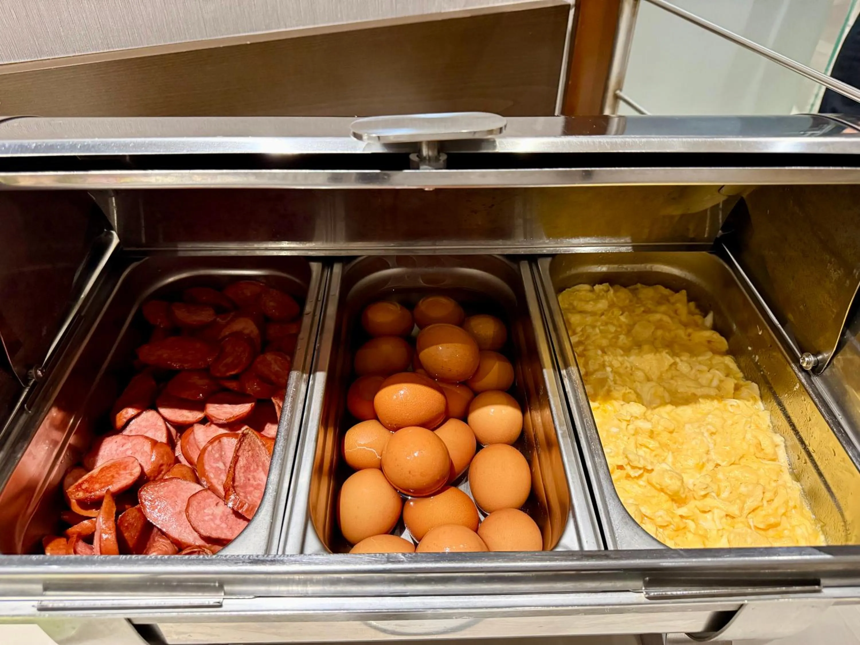 Restaurant/places to eat in Hotel Forum - Free Parking for cars