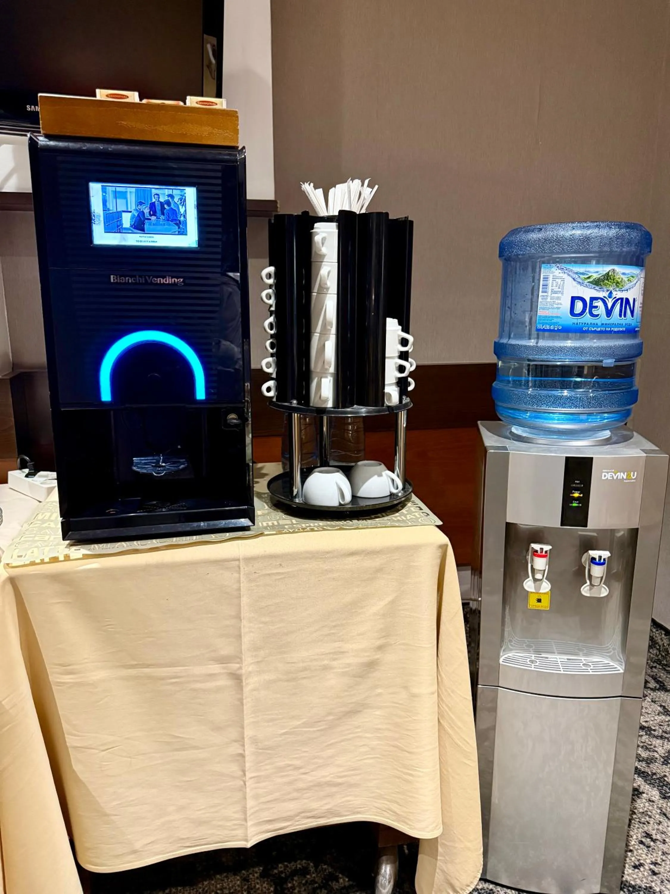 Restaurant/places to eat in Hotel Forum - Free Parking for cars