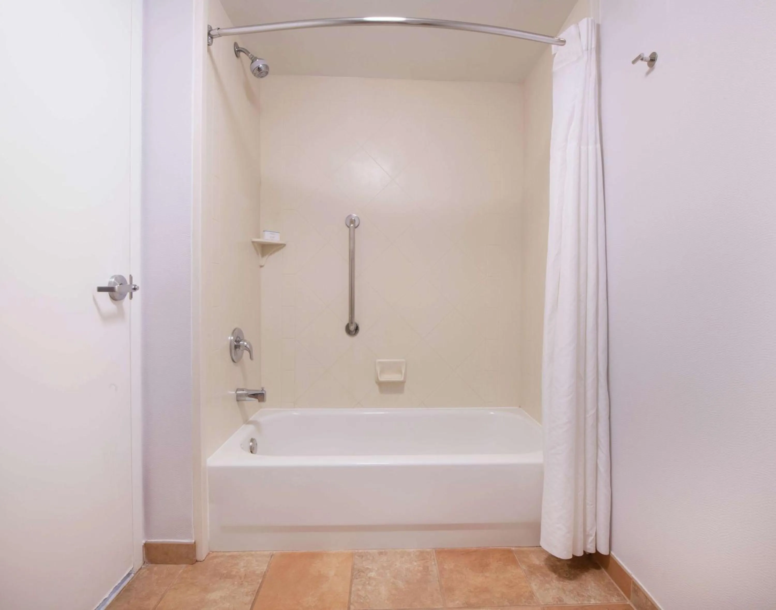 Bathroom in Hampton Inn & Suites Rochester/Victor