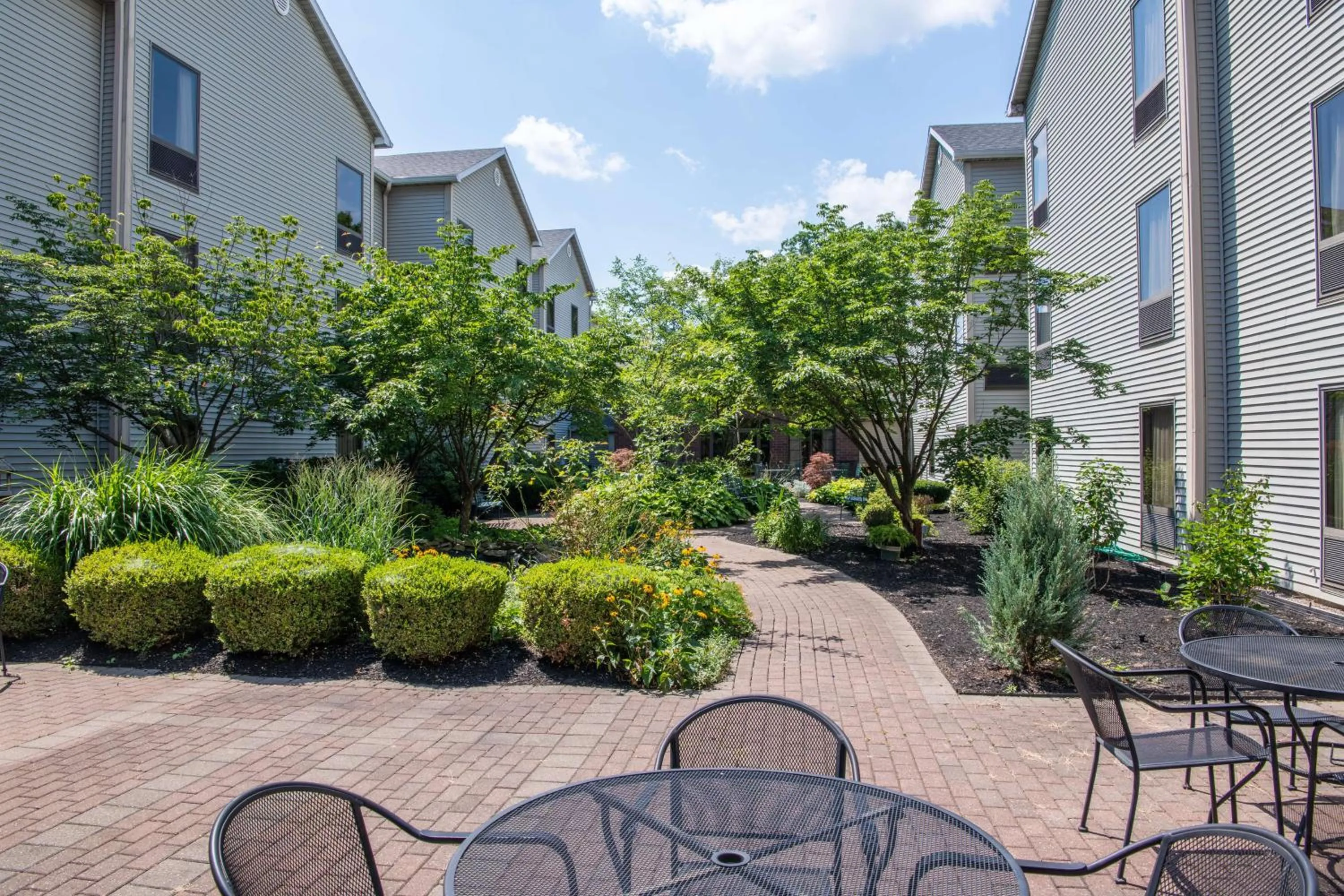 Inner courtyard view in Hampton Inn & Suites Rochester/Victor