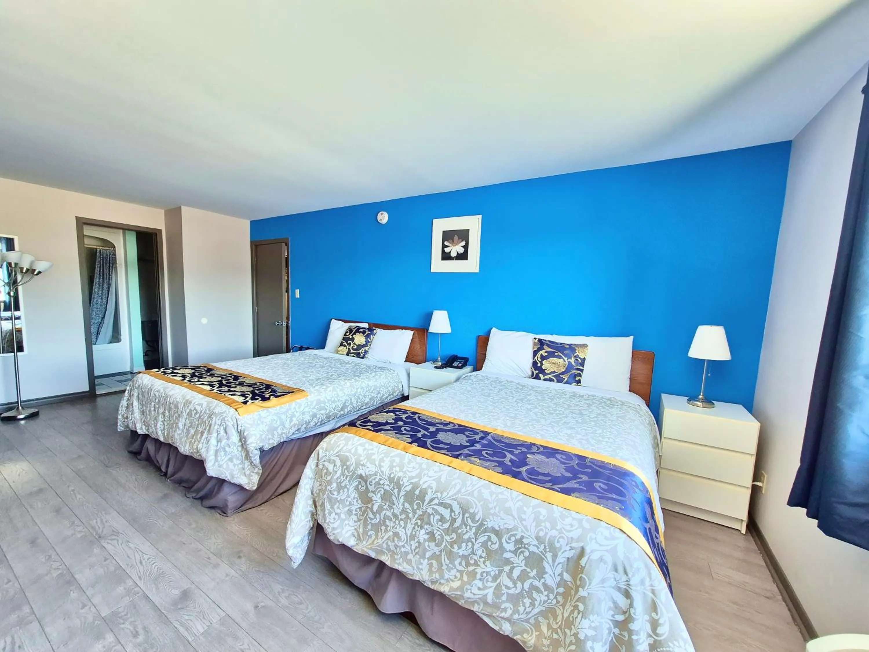 Bed in Motel Le Radisson de Val-David