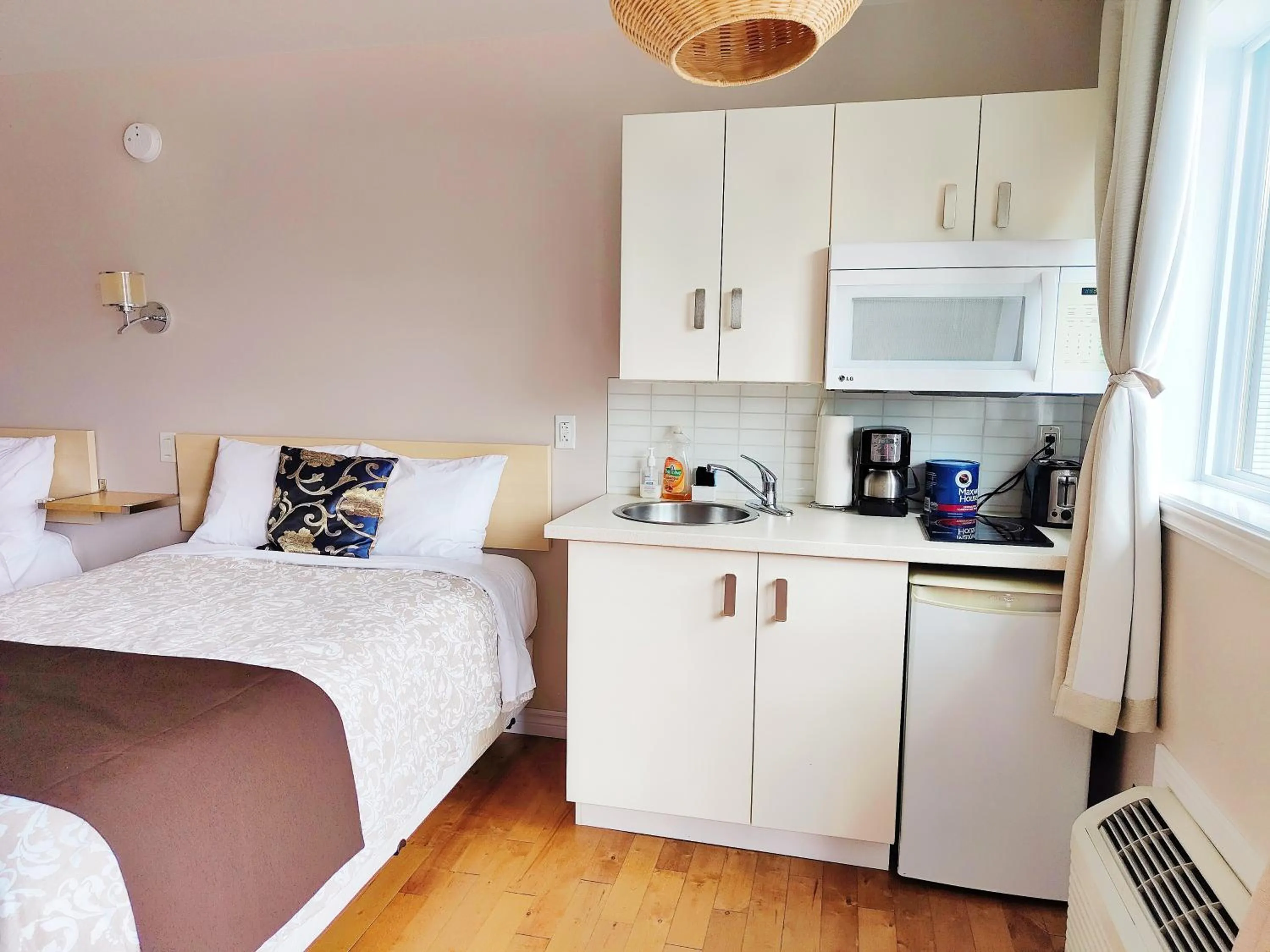 Bed in Motel Le Radisson de Val-David