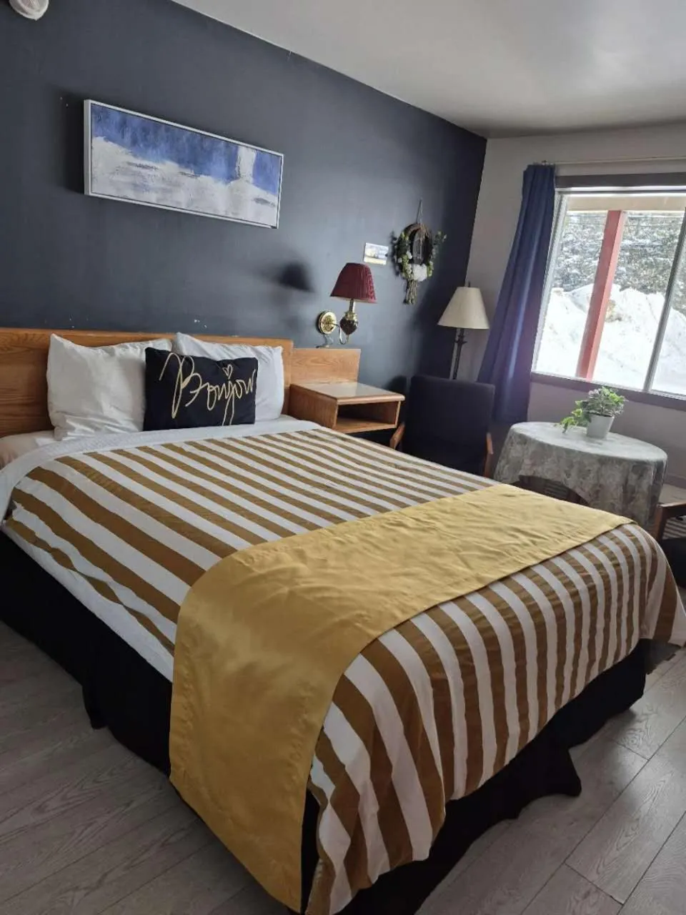 Bed in Motel Le Radisson de Val-David