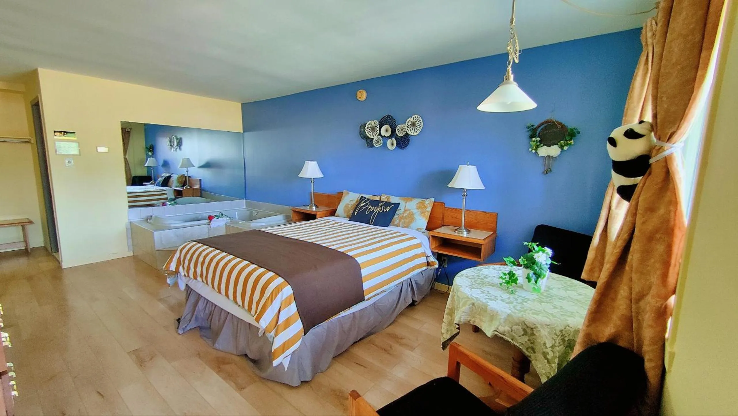 Bed in Motel Le Radisson de Val-David