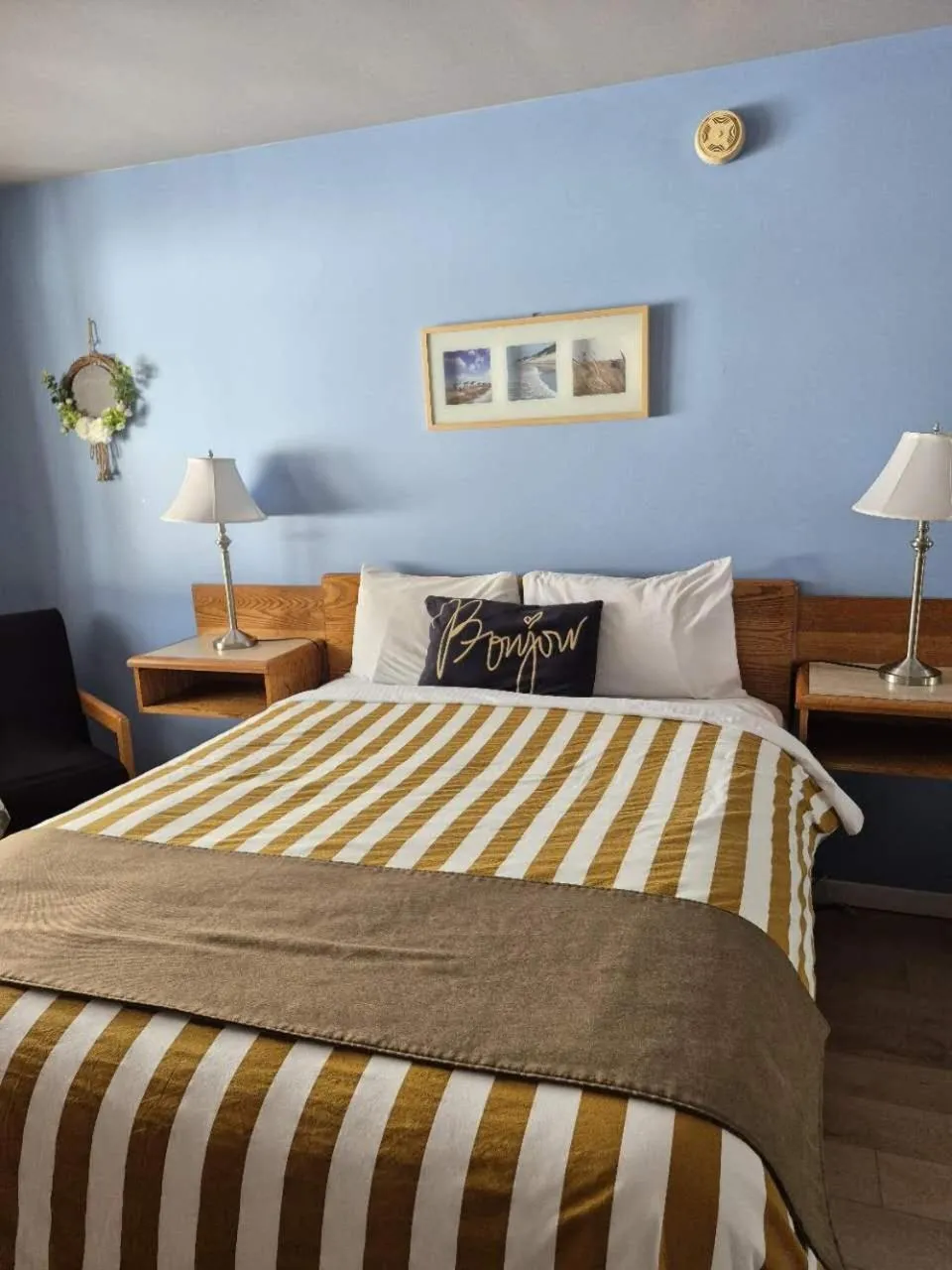 Bed in Motel Le Radisson de Val-David