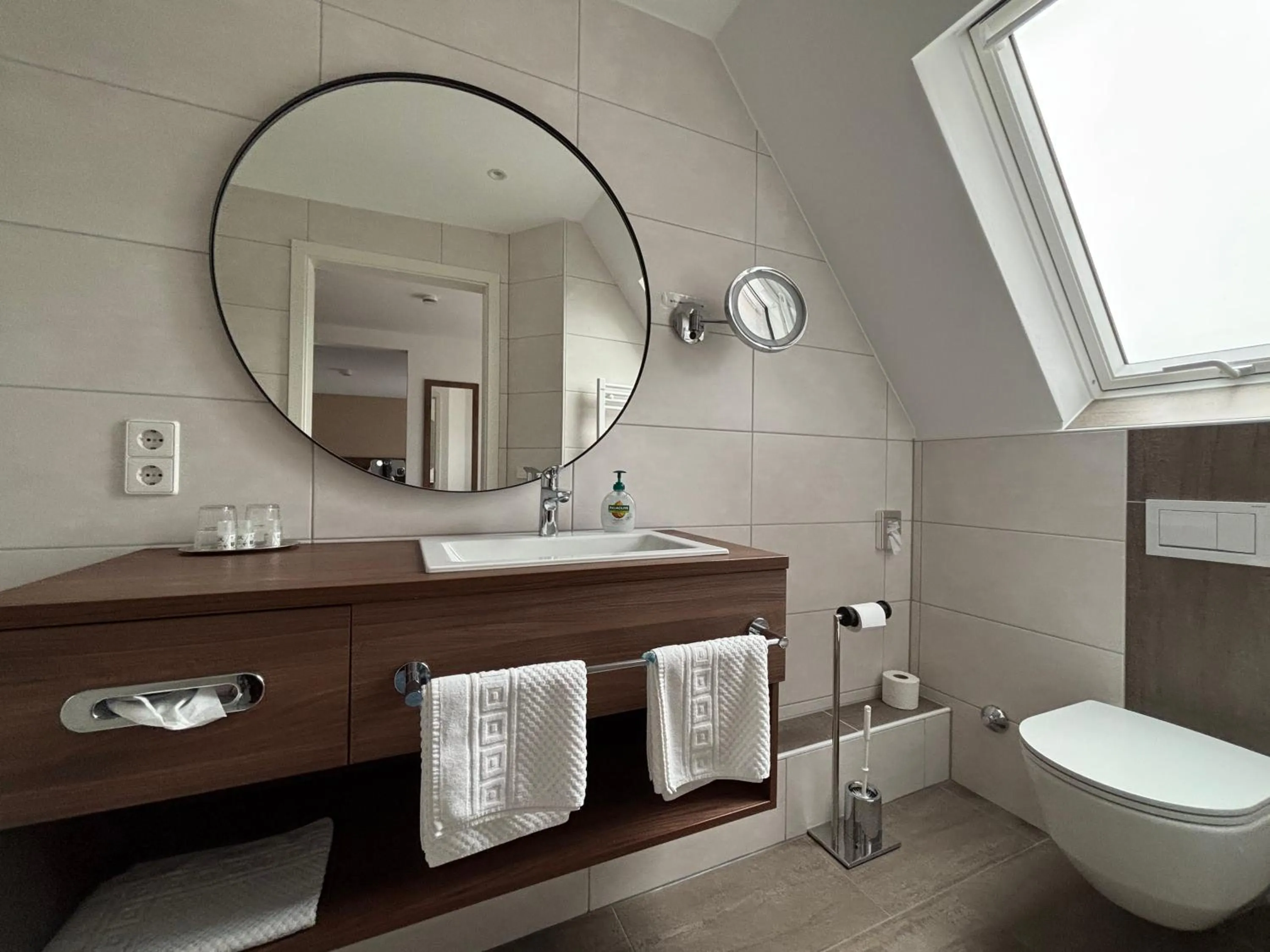 Shower in Hotel Krone Neuenburg