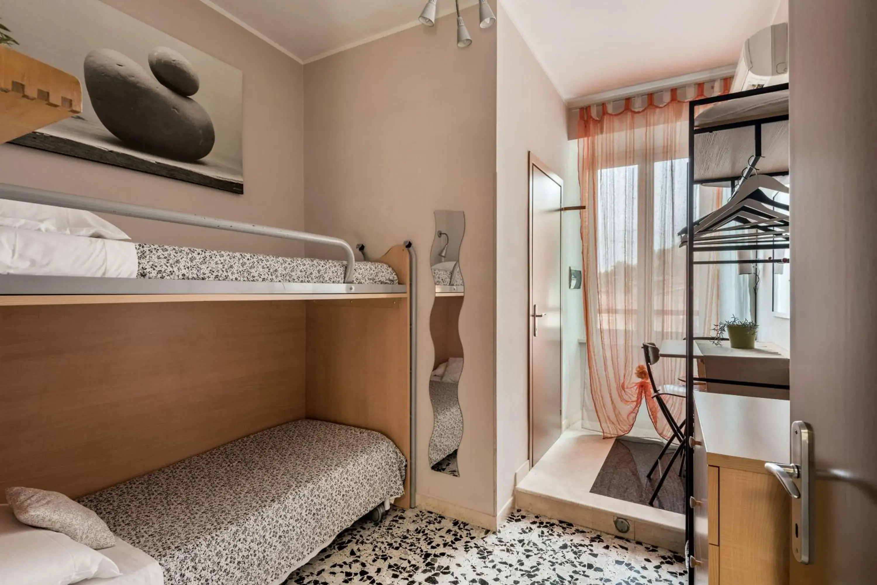 Twin Room with Bunk Bed - single occupancy in Vecchio Treno guest house Twin Room with Bunk Bed - single occupancy in Vecchio Treno guest house
