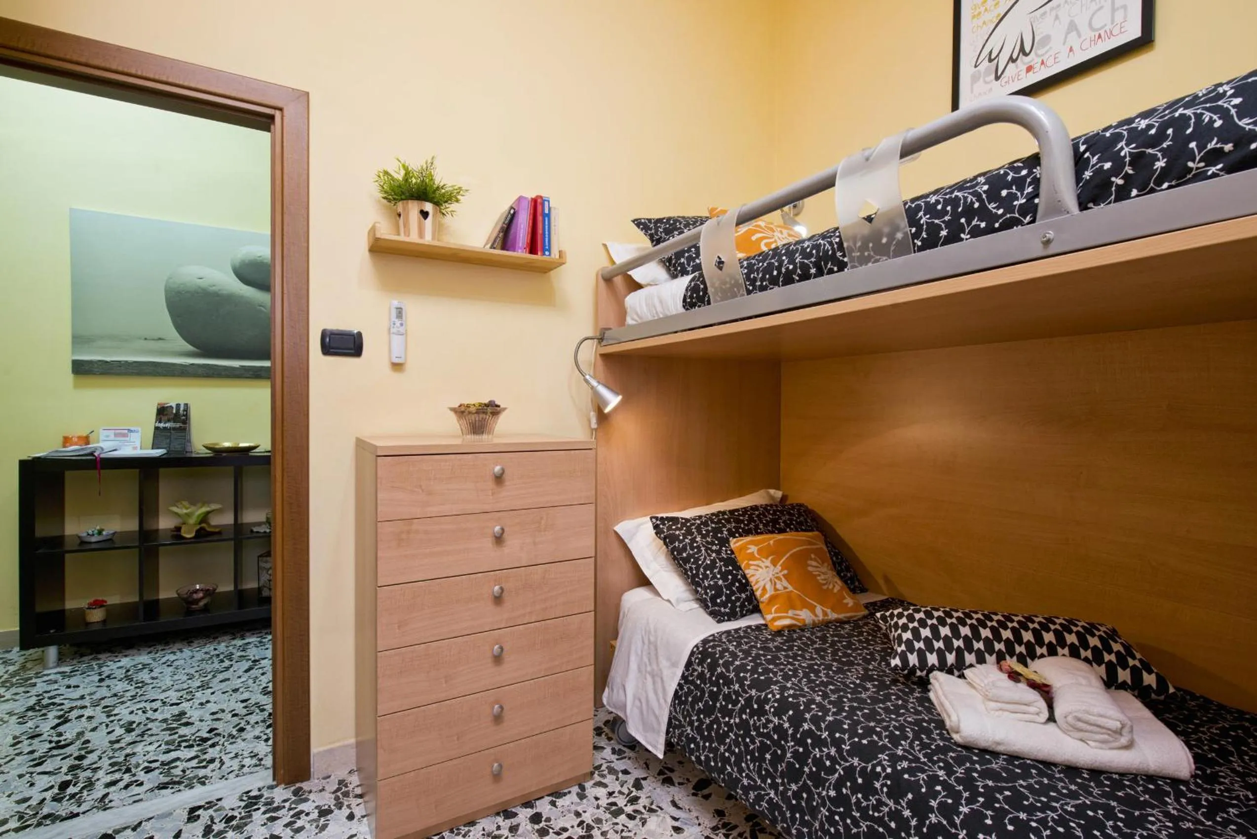Twin Room with Bunk Bed - single occupancy in Vecchio Treno guest house