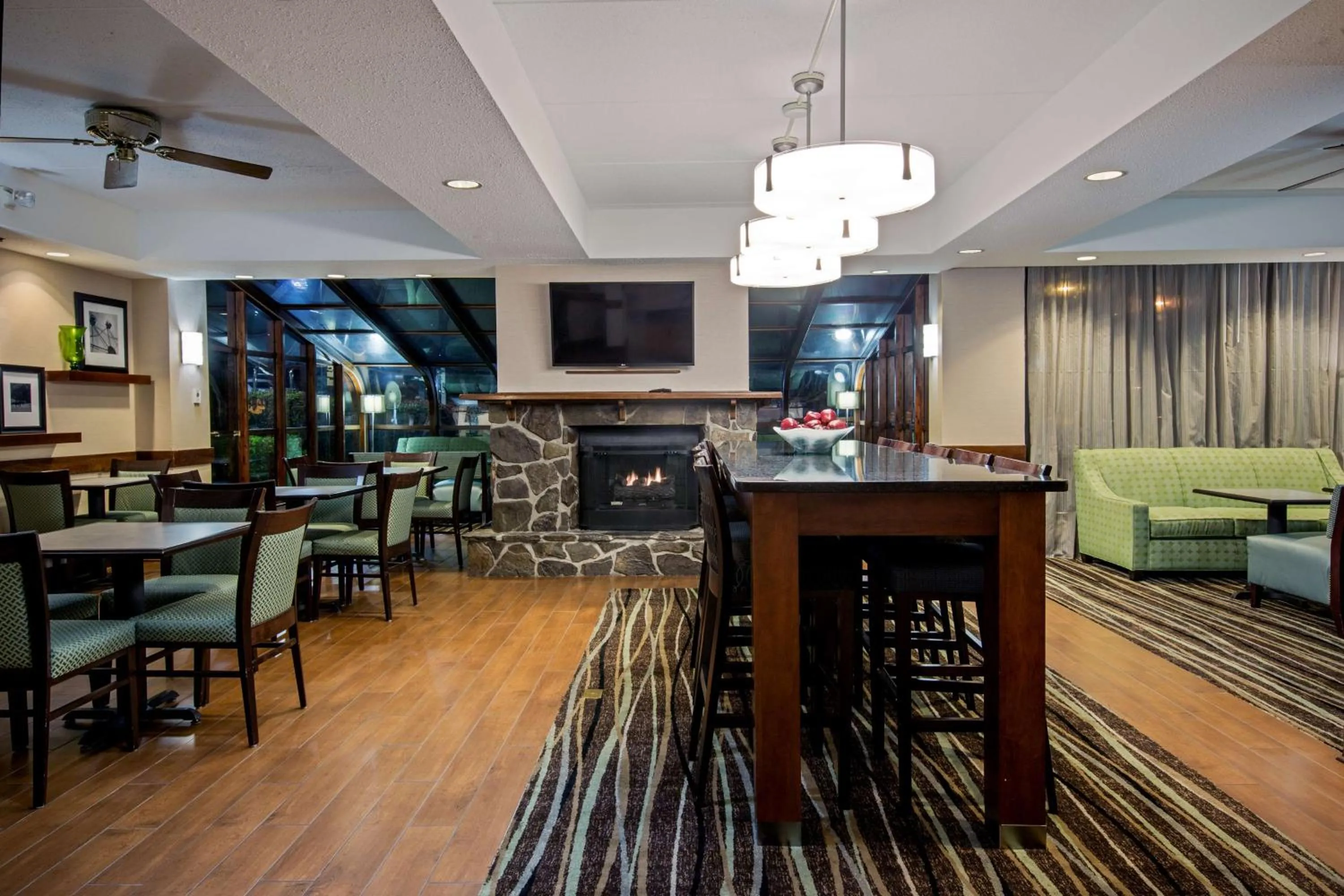 Restaurant/places to eat in Hampton Inn West Springfield
