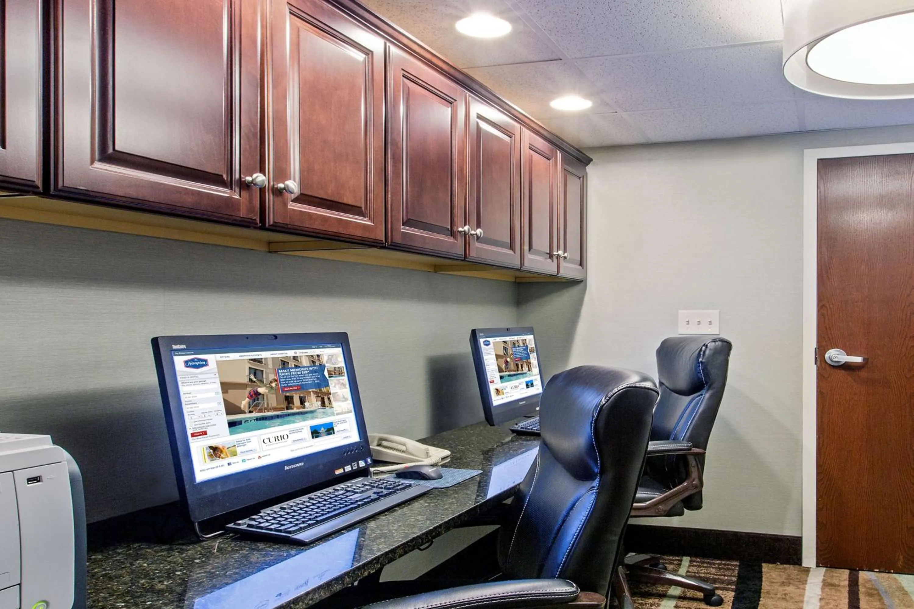 Business facilities in Hampton Inn West Springfield