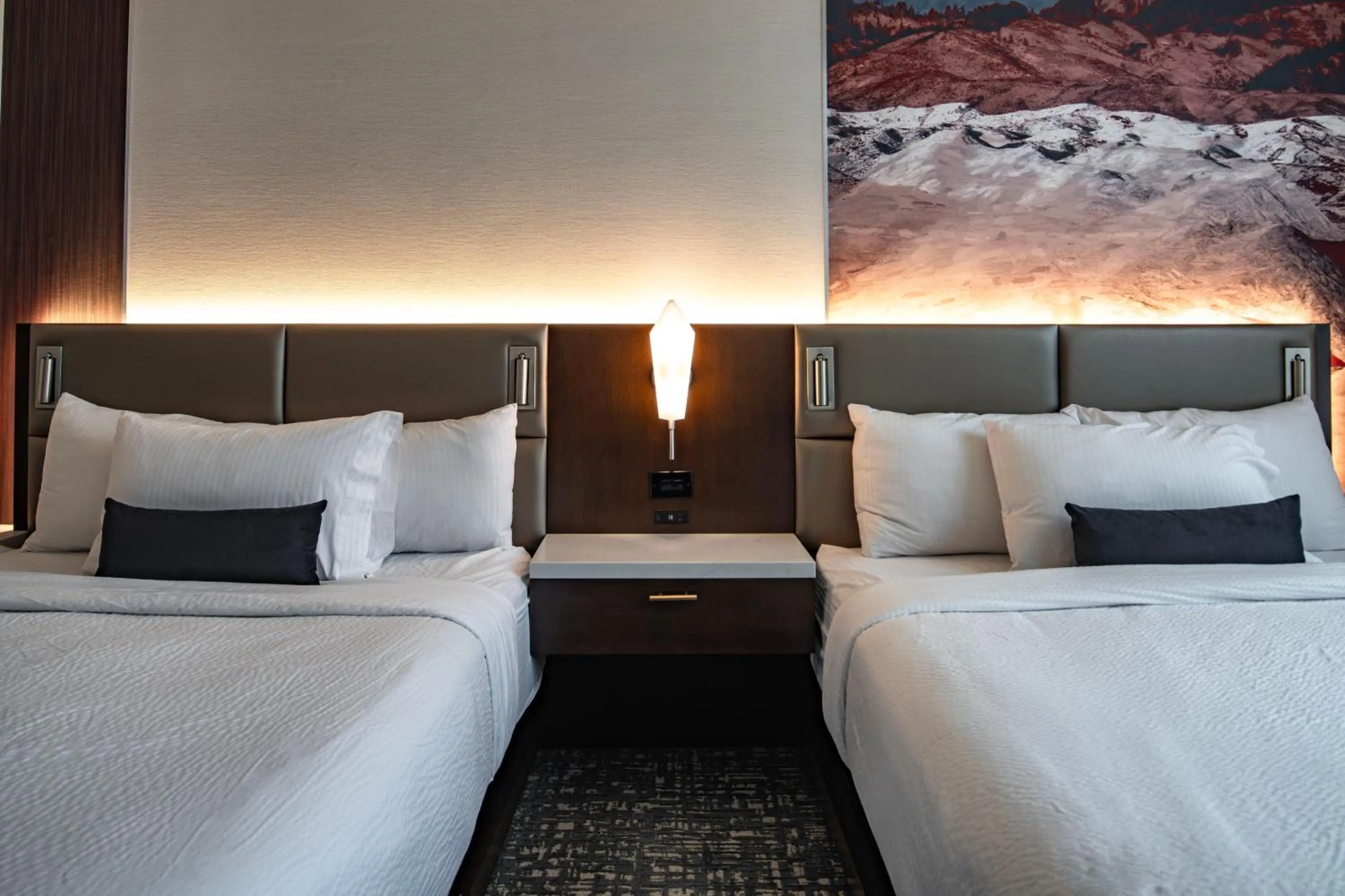 Bedroom, Bed in Hotel 43 Boise