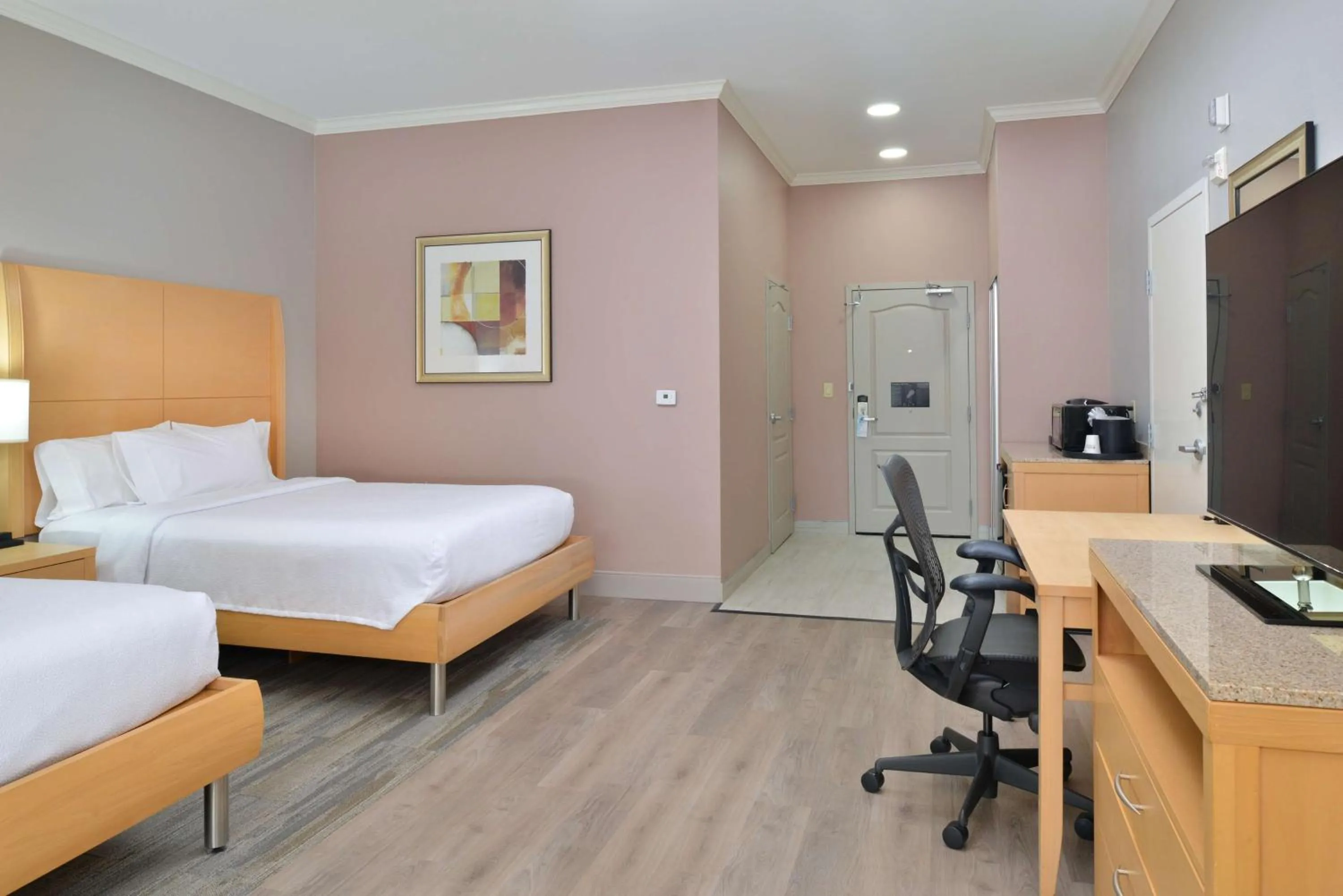 Bedroom, Bed in Hilton Garden Inn Denton