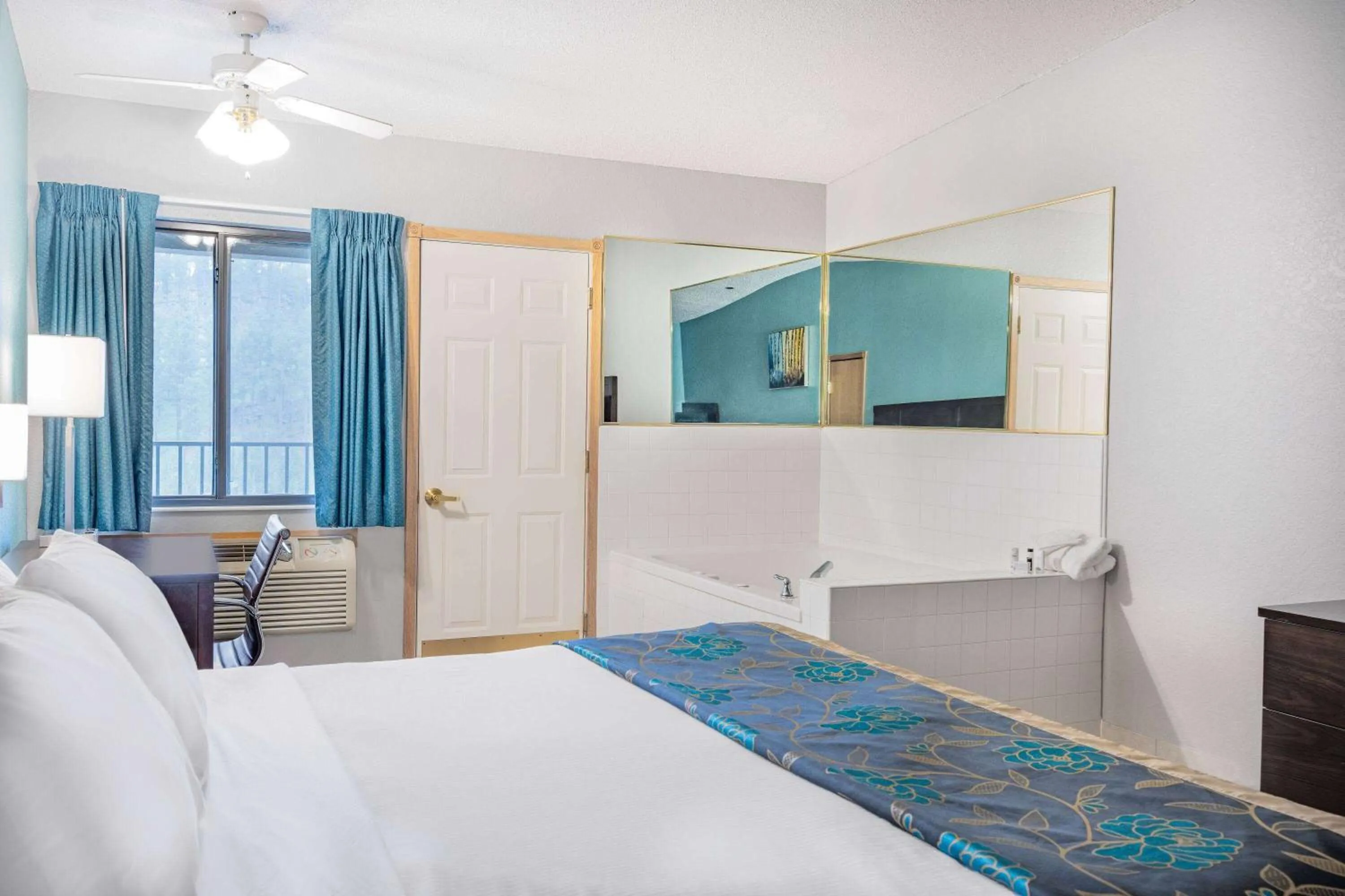 Bed in Baymont by Wyndham Keystone Near Mt. Rushmore