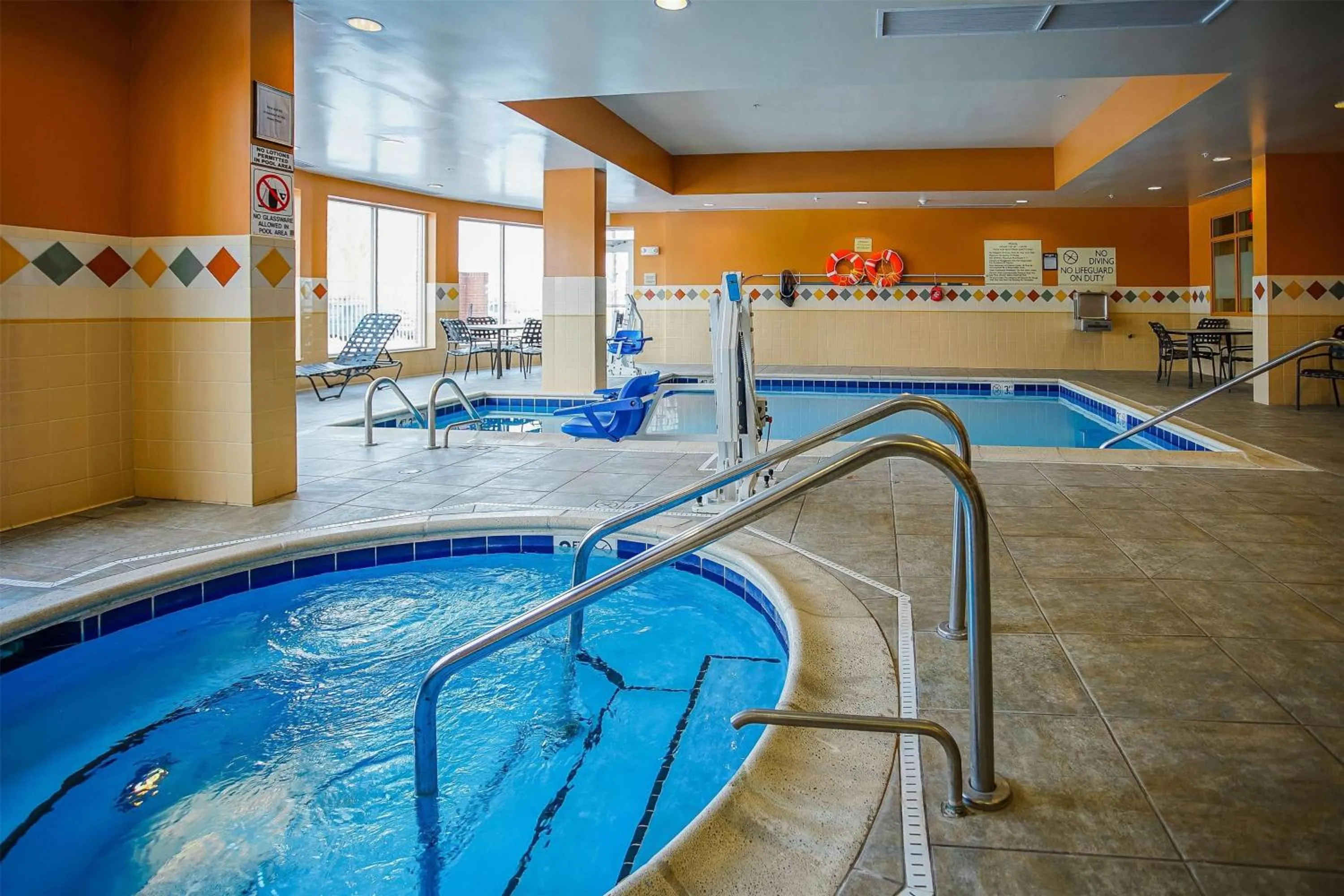 Swimming pool in Wyndham Garden Kankakee