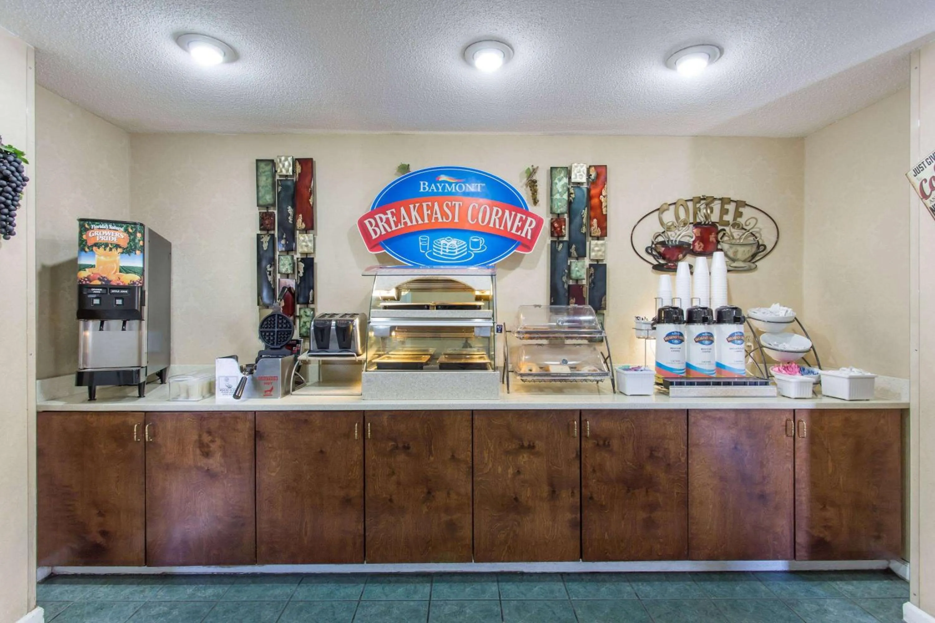 Breakfast in Baymont by Wyndham Manning