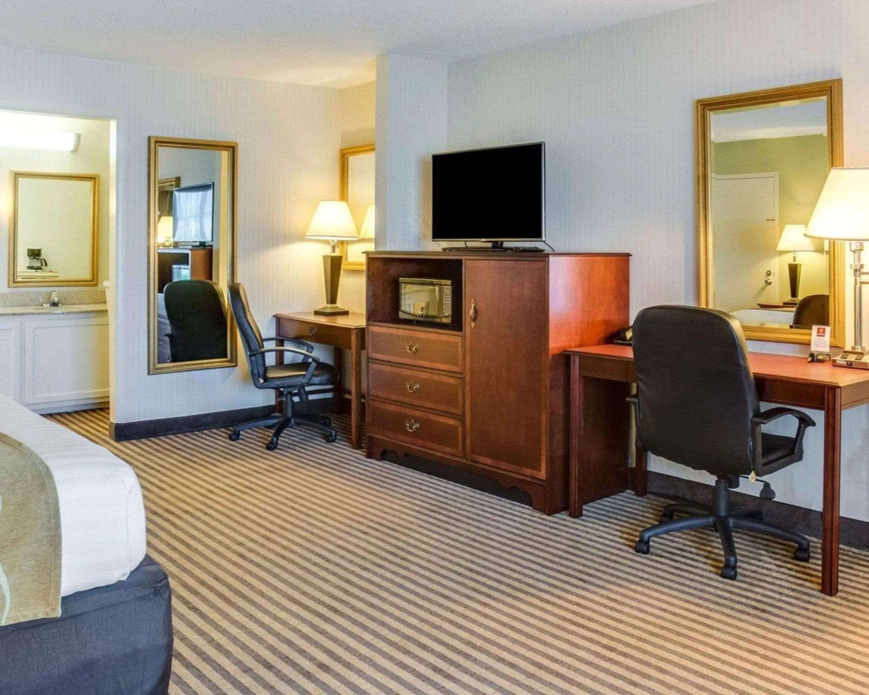 Photo of the whole room in Clarion Inn Fredericksburg North