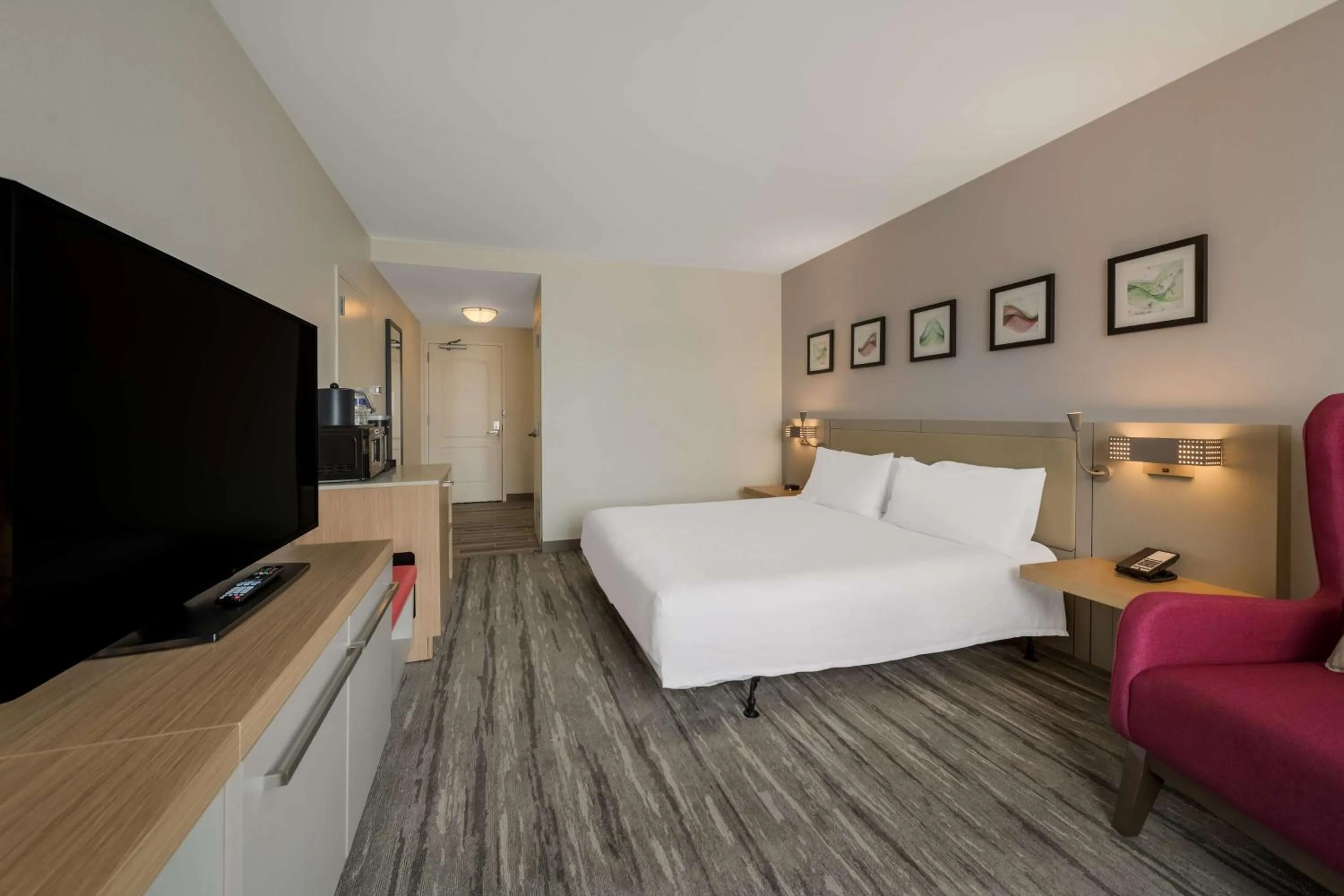 Bed in Hilton Garden Inn Rockford