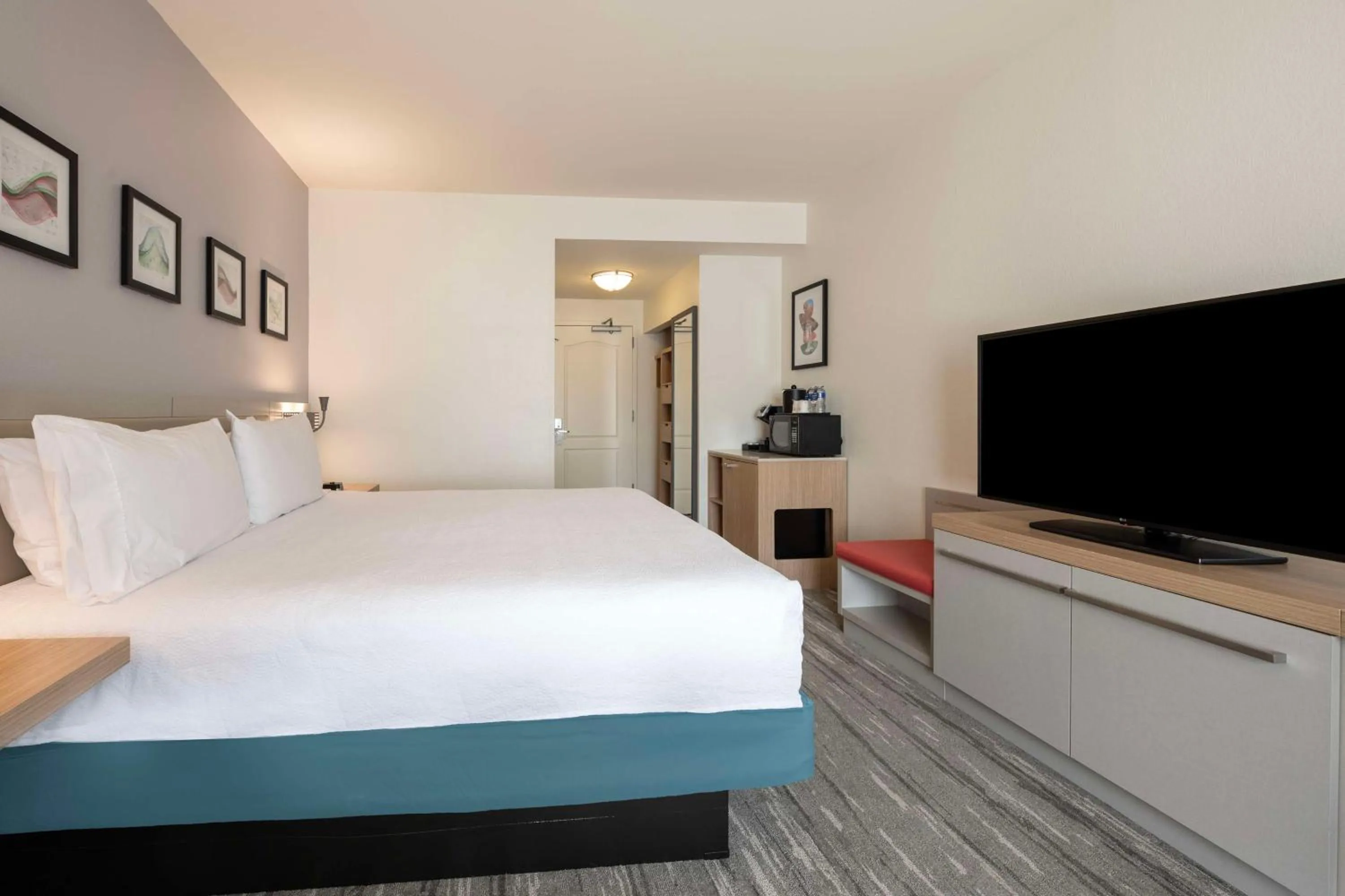 Bed in Hilton Garden Inn Rockford