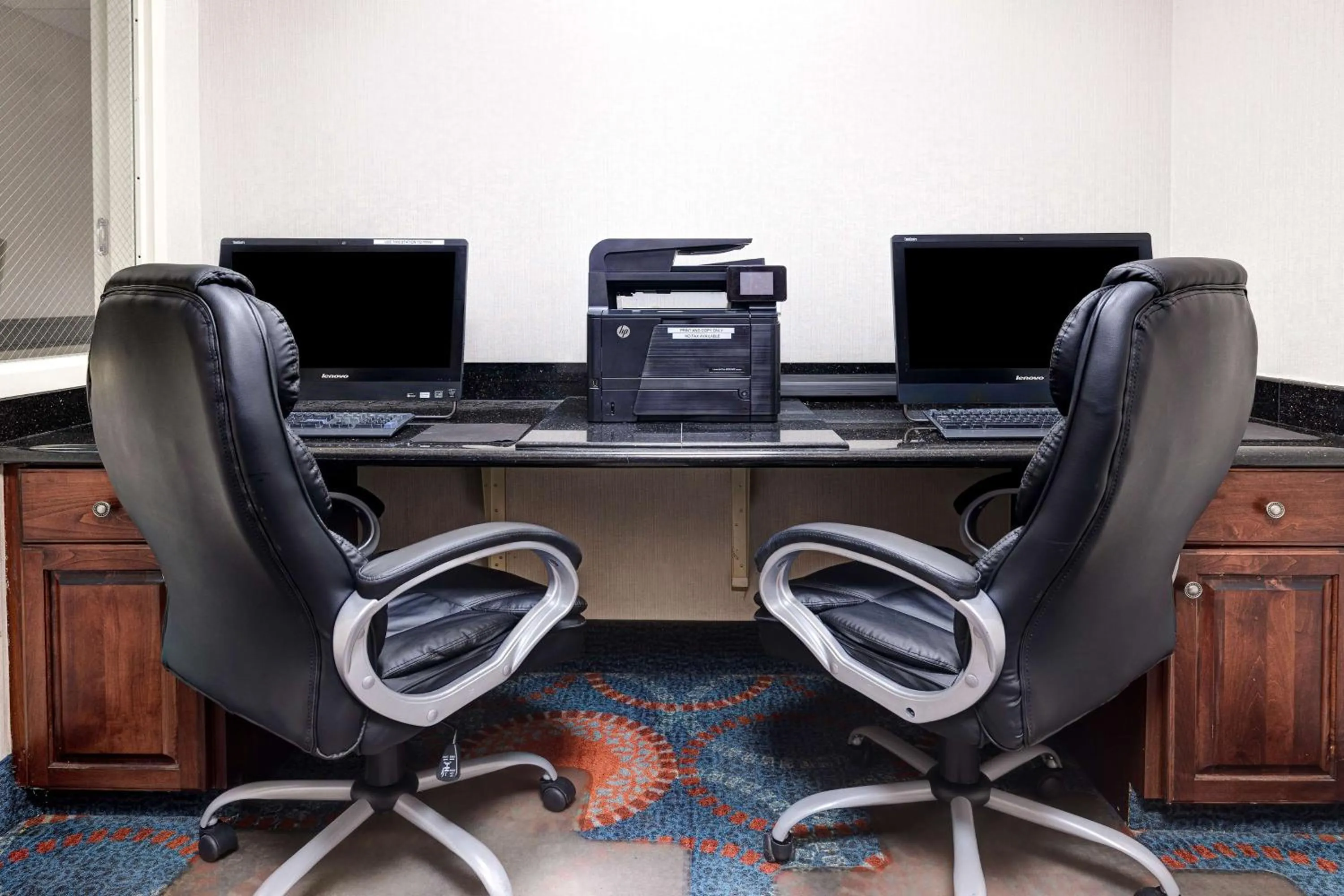 Business facilities in Hampton Inn Victoria