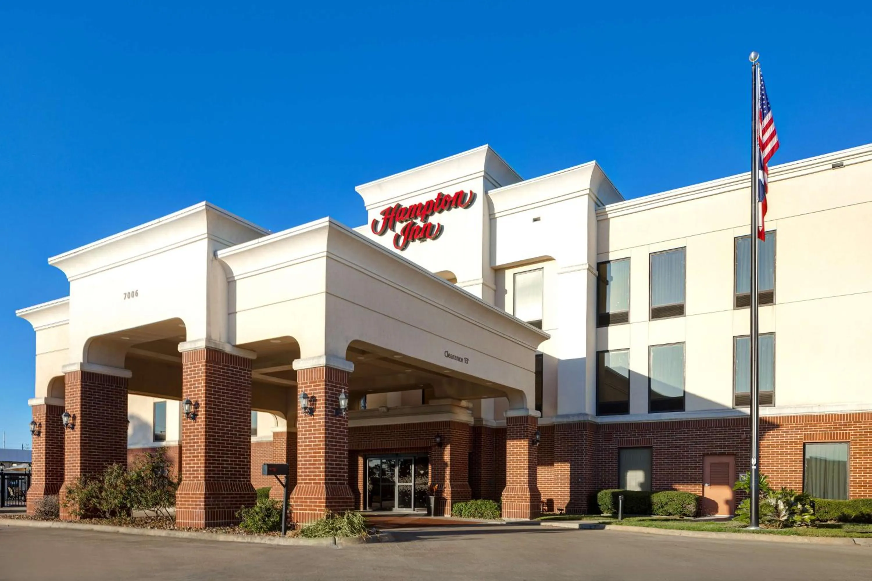 Property building in Hampton Inn Victoria