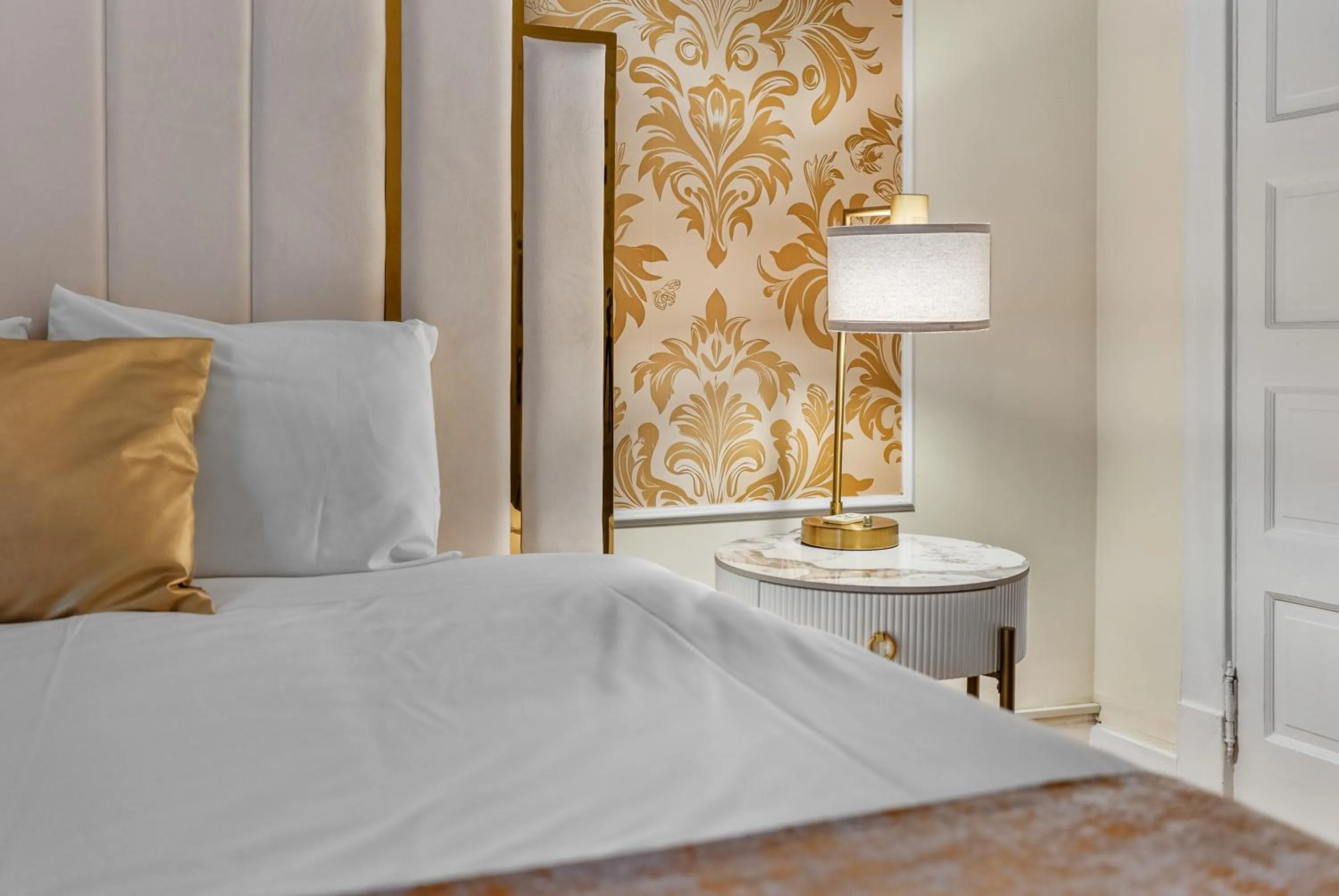 Bed in Hotel Charles-Alexandre - Par Aneyro