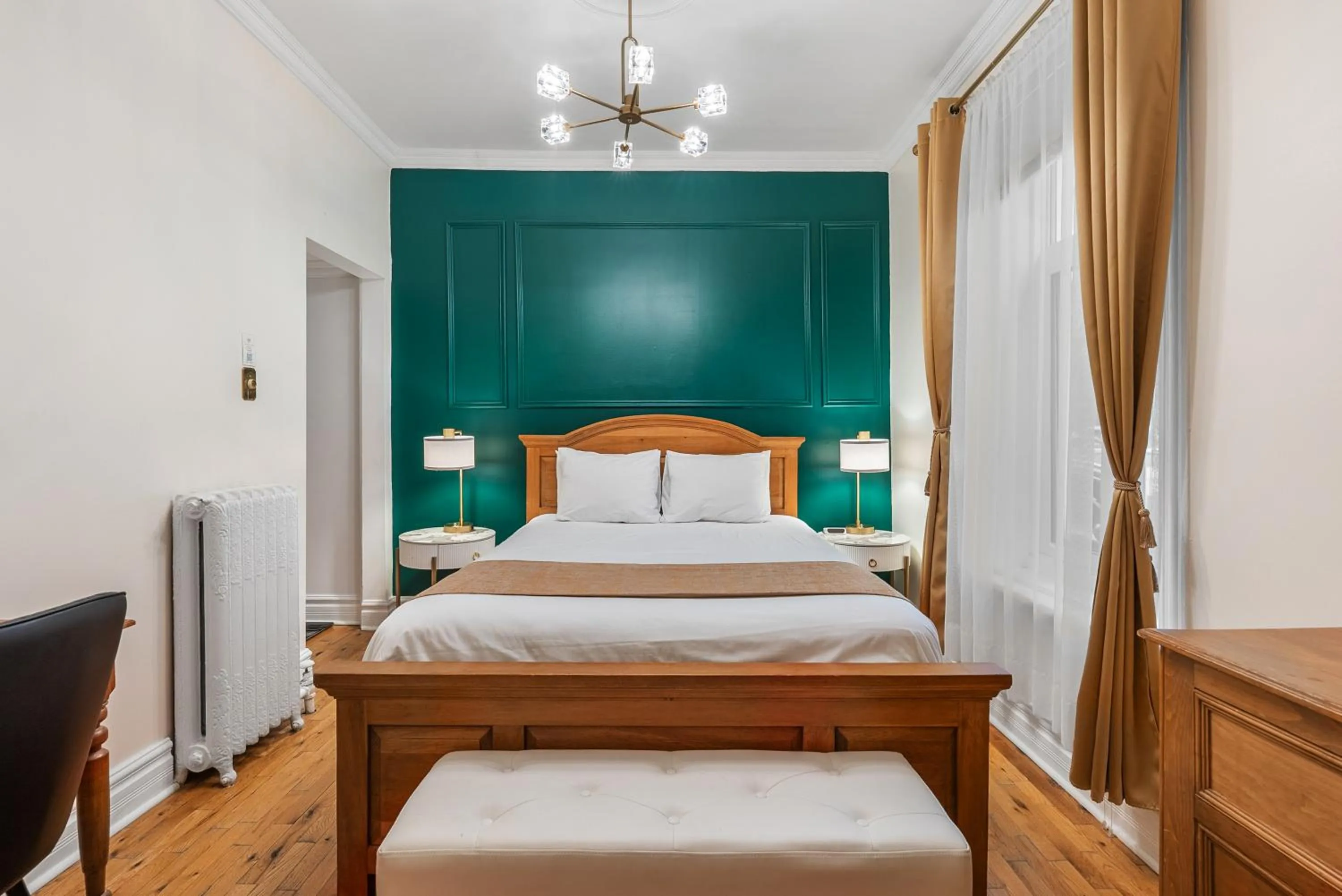 Bedroom, Bed in Hotel Charles-Alexandre - Par Aneyro