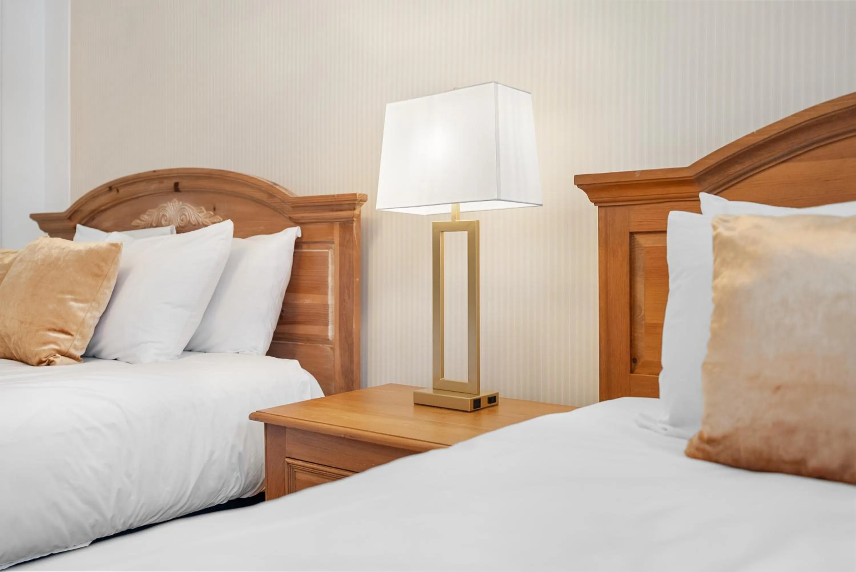 Bedroom, Bed in Hotel Charles-Alexandre - Par Aneyro