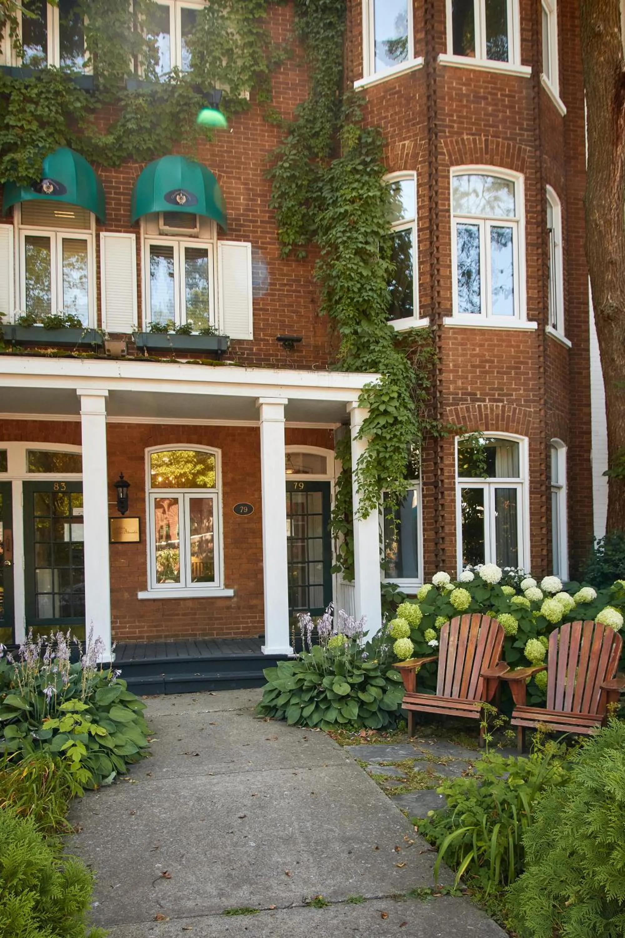 Facade/entrance in Hotel Charles-Alexandre - Par Aneyro