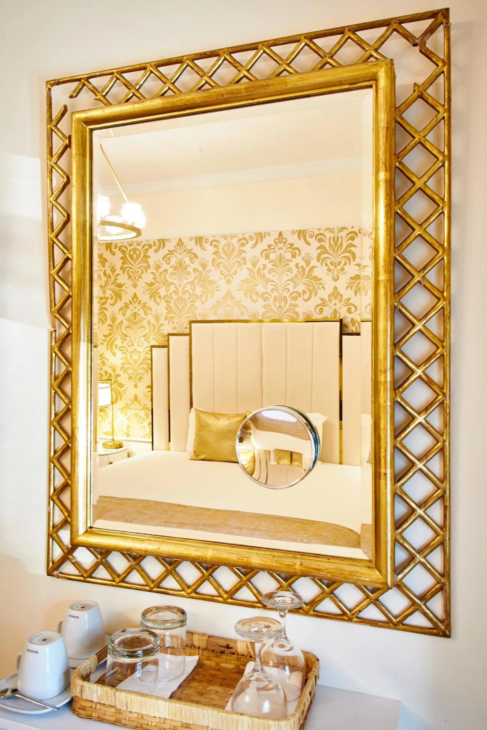 Bedroom, Bed in Hotel Charles-Alexandre - Par Aneyro