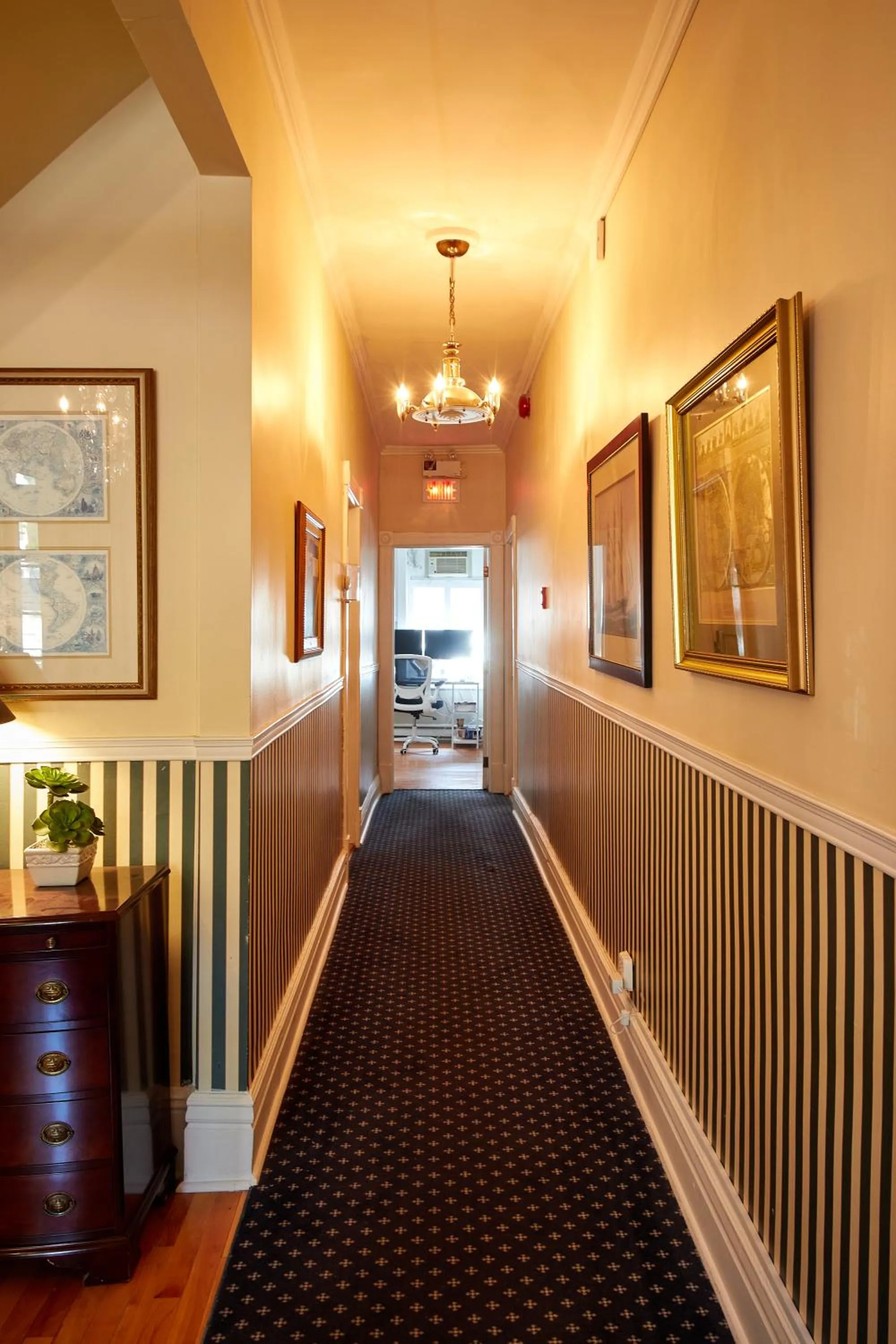 Hotel Charles-Alexandre - Par Aneyro