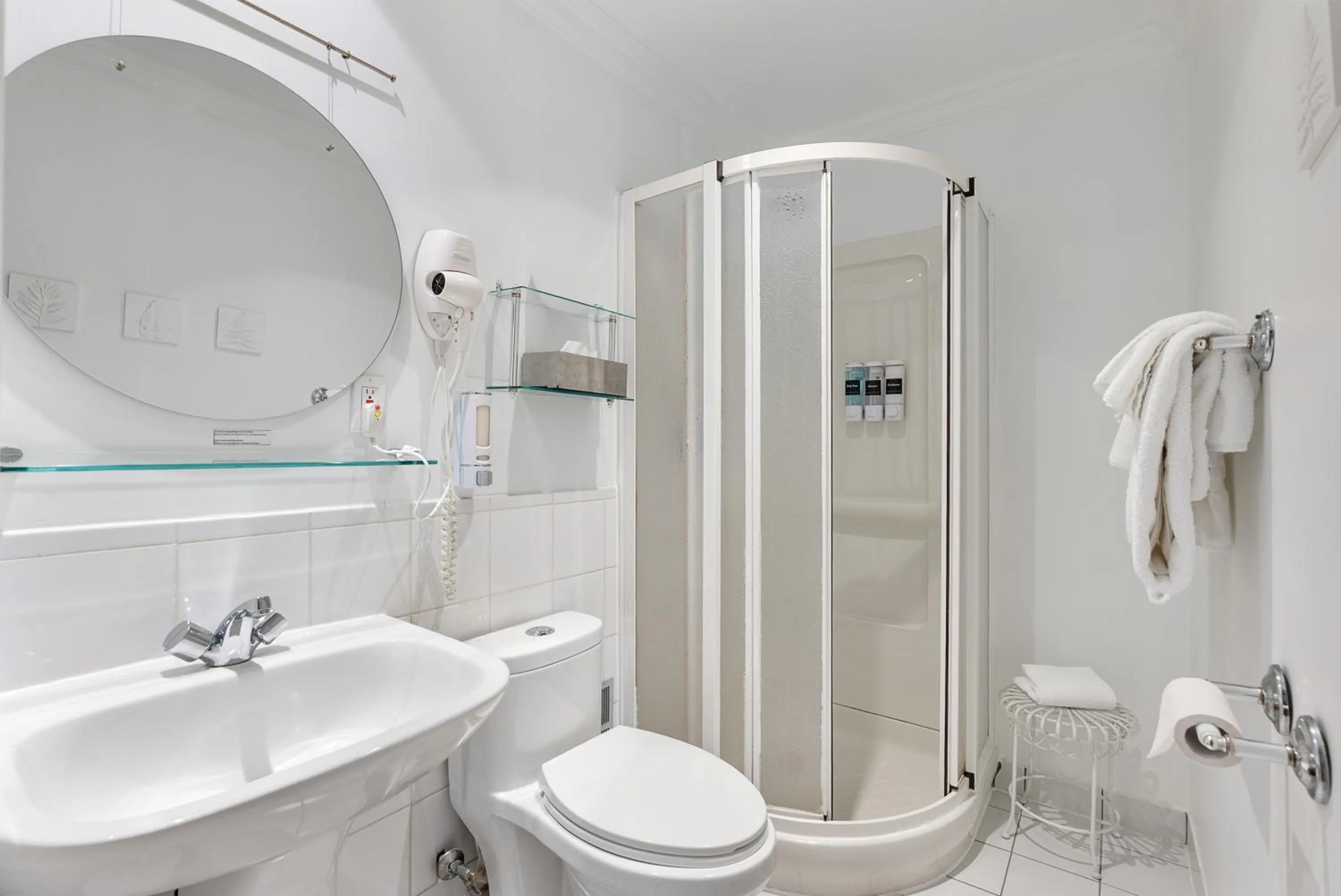 Shower in Hotel Charles-Alexandre - Par Aneyro