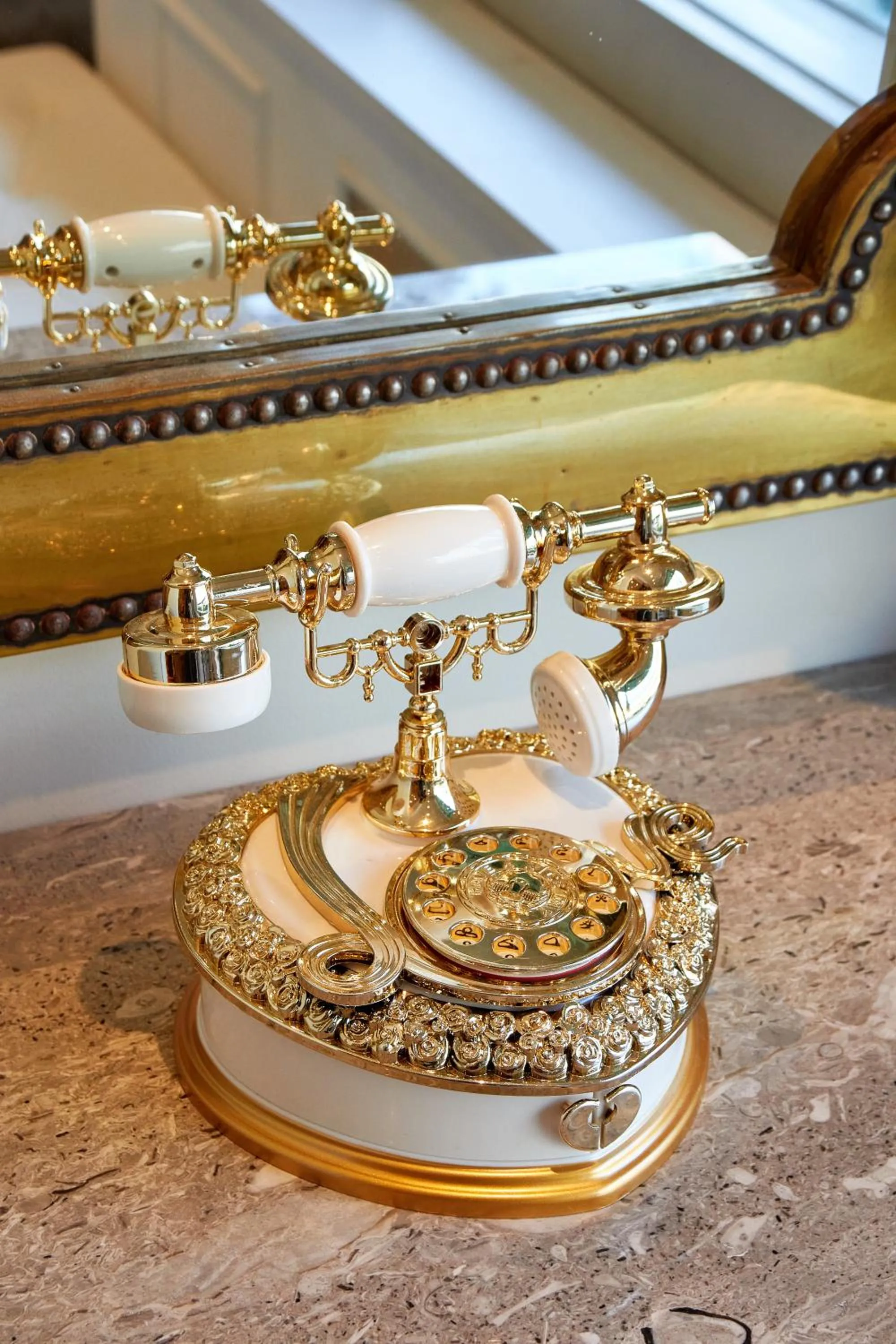 Decorative detail in Hotel Charles-Alexandre - Par Aneyro