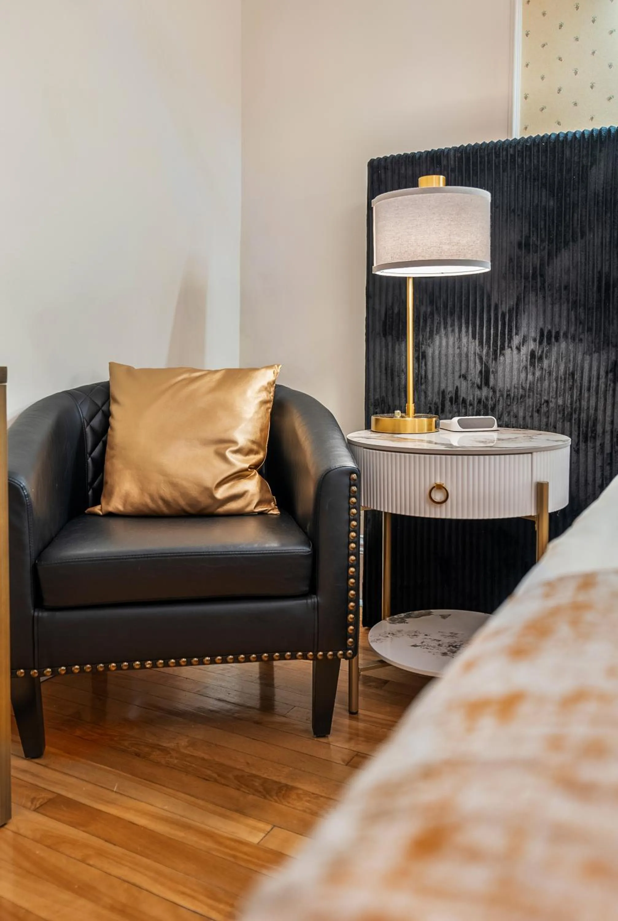 Bedroom, Bed in Hotel Charles-Alexandre - Par Aneyro