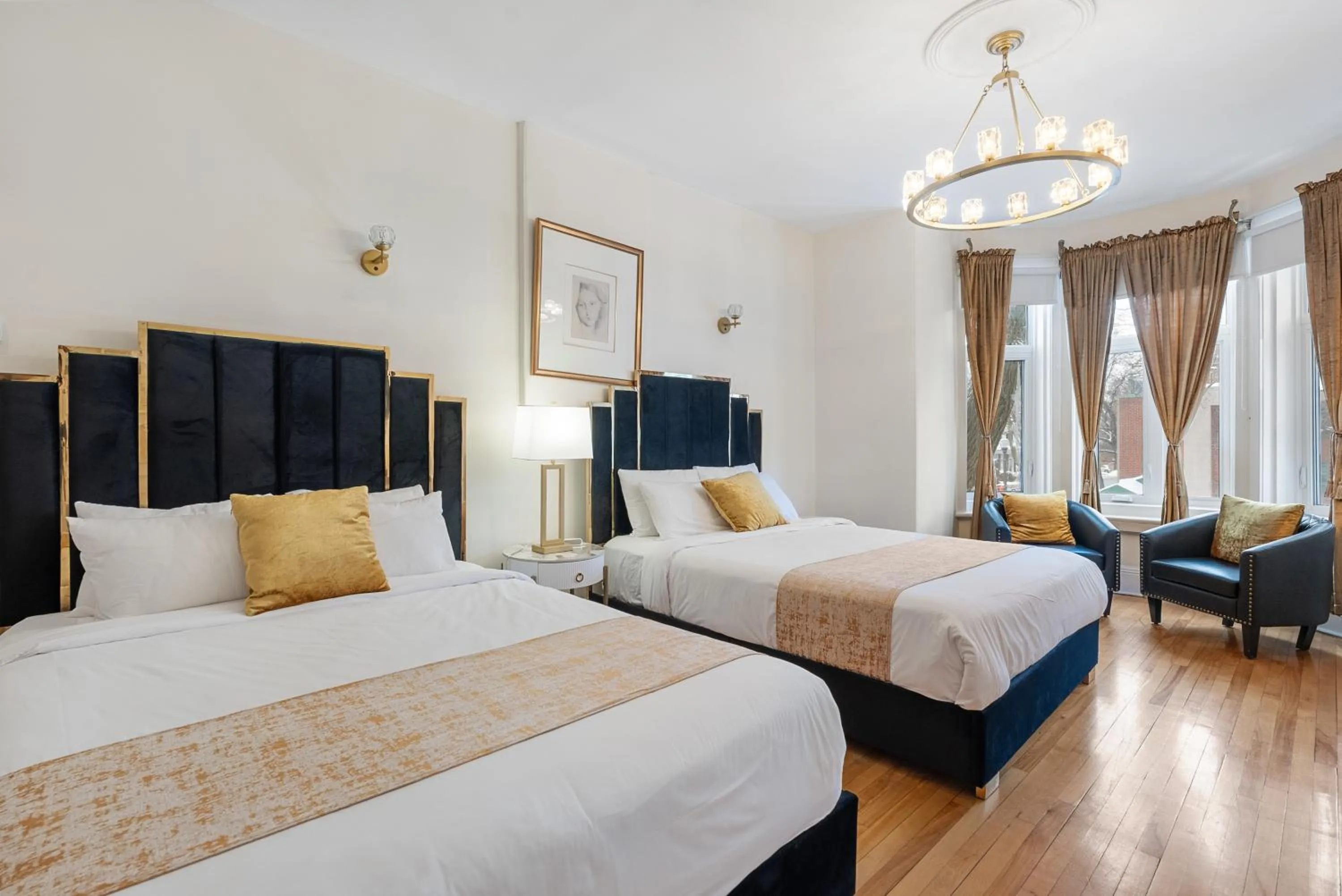 Photo of the whole room, Bed in Hotel Charles-Alexandre - Par Aneyro